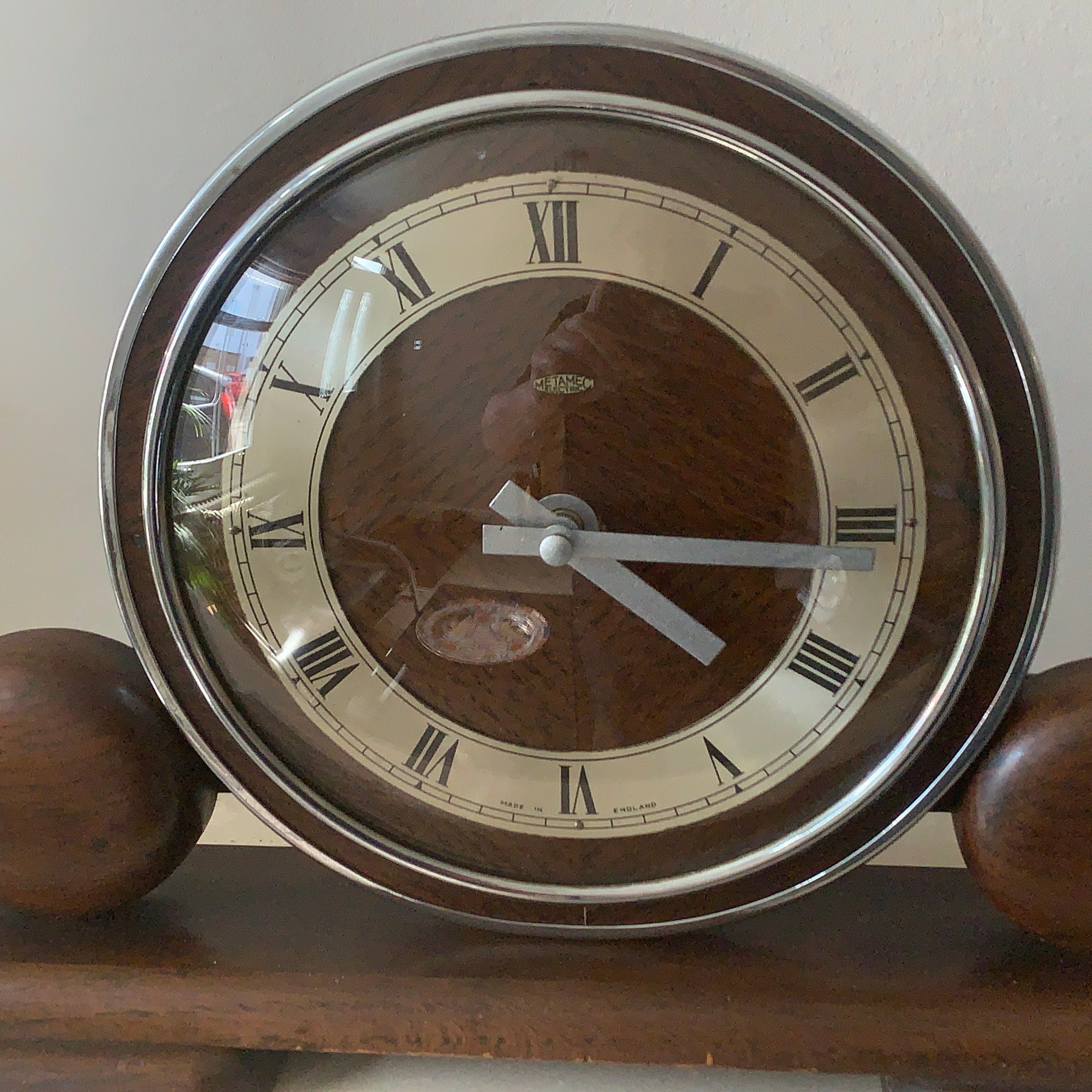 1940s Metamec Art Deco Mantel Clock – Vintage Wooden Shelf Clock, Quartz Movement