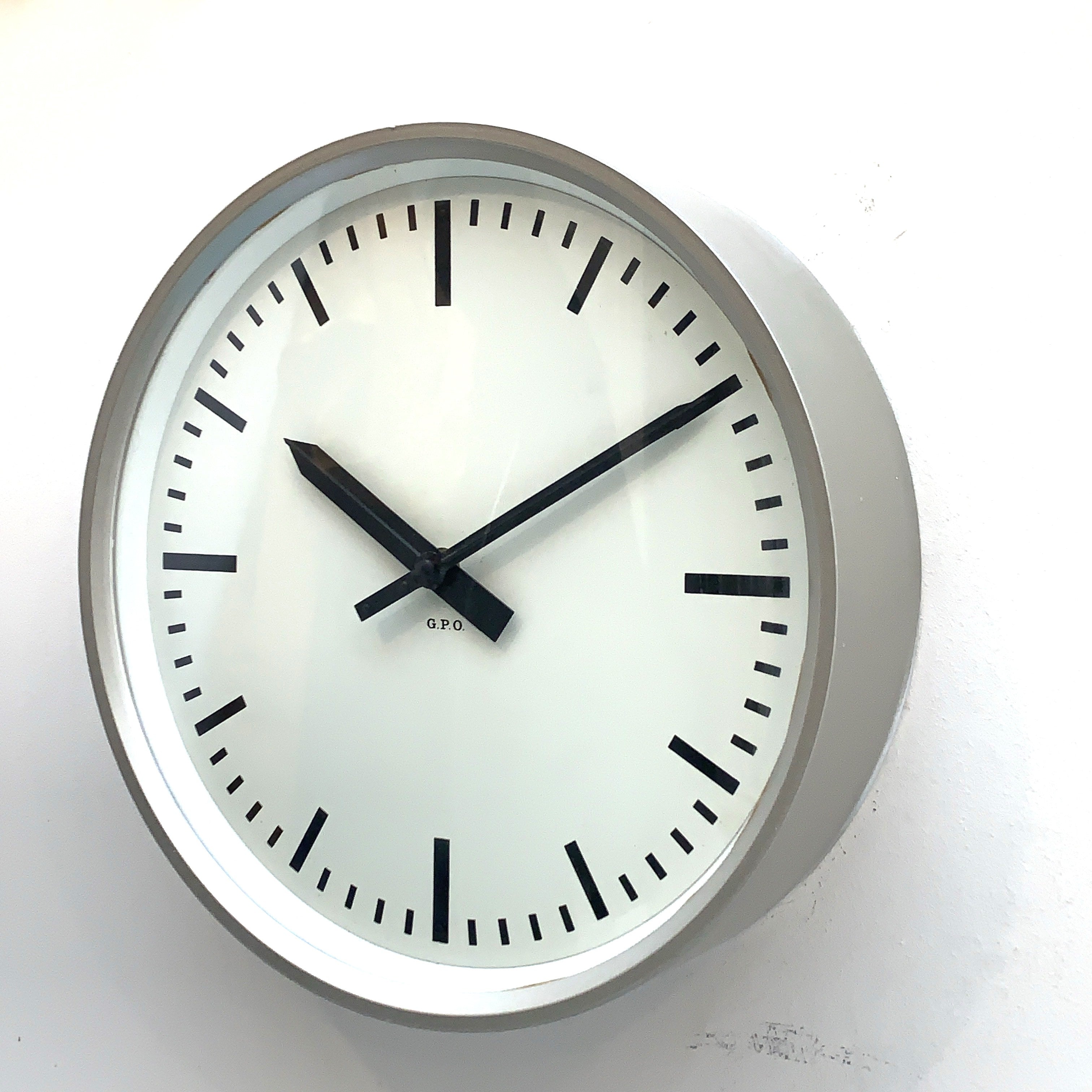 Gent of Leicester GPO Wall Clock 1970 Vintage Industrial 12 Inch Quartz