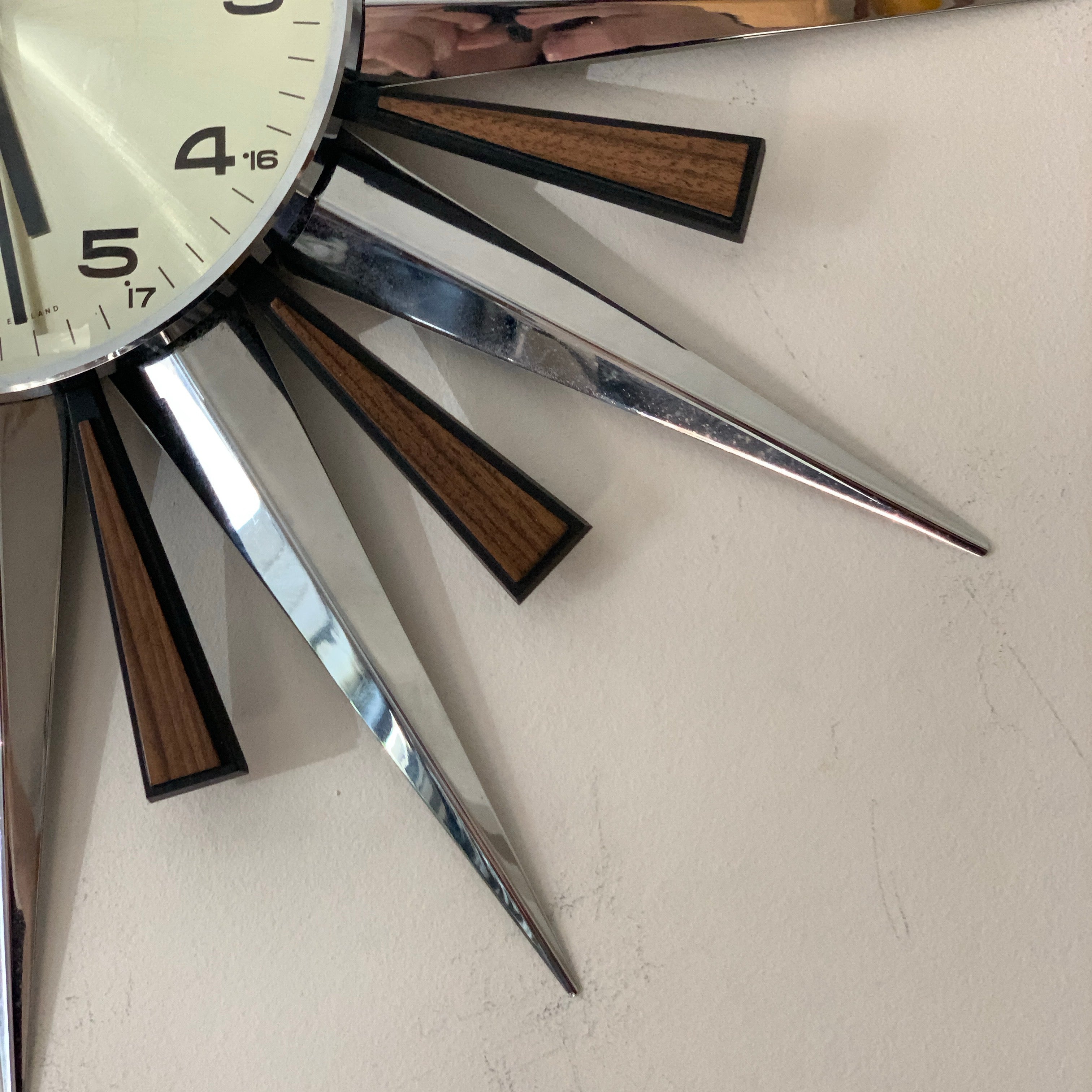 Metamec 5629 Starburst Wall Clock — Chrome & Teak, 24-Hour Dial, Original Movement, 1975–1979