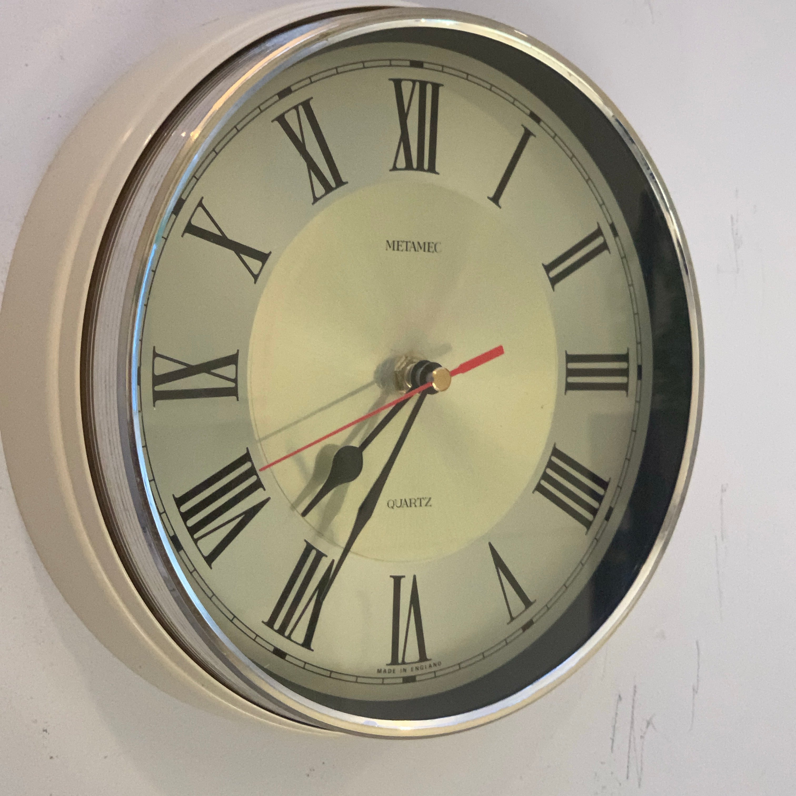 Vintage Metamec Wall Clock — Roman Numerals, Champagne Dial, Chrome Bezel, Cream Case, 1970s