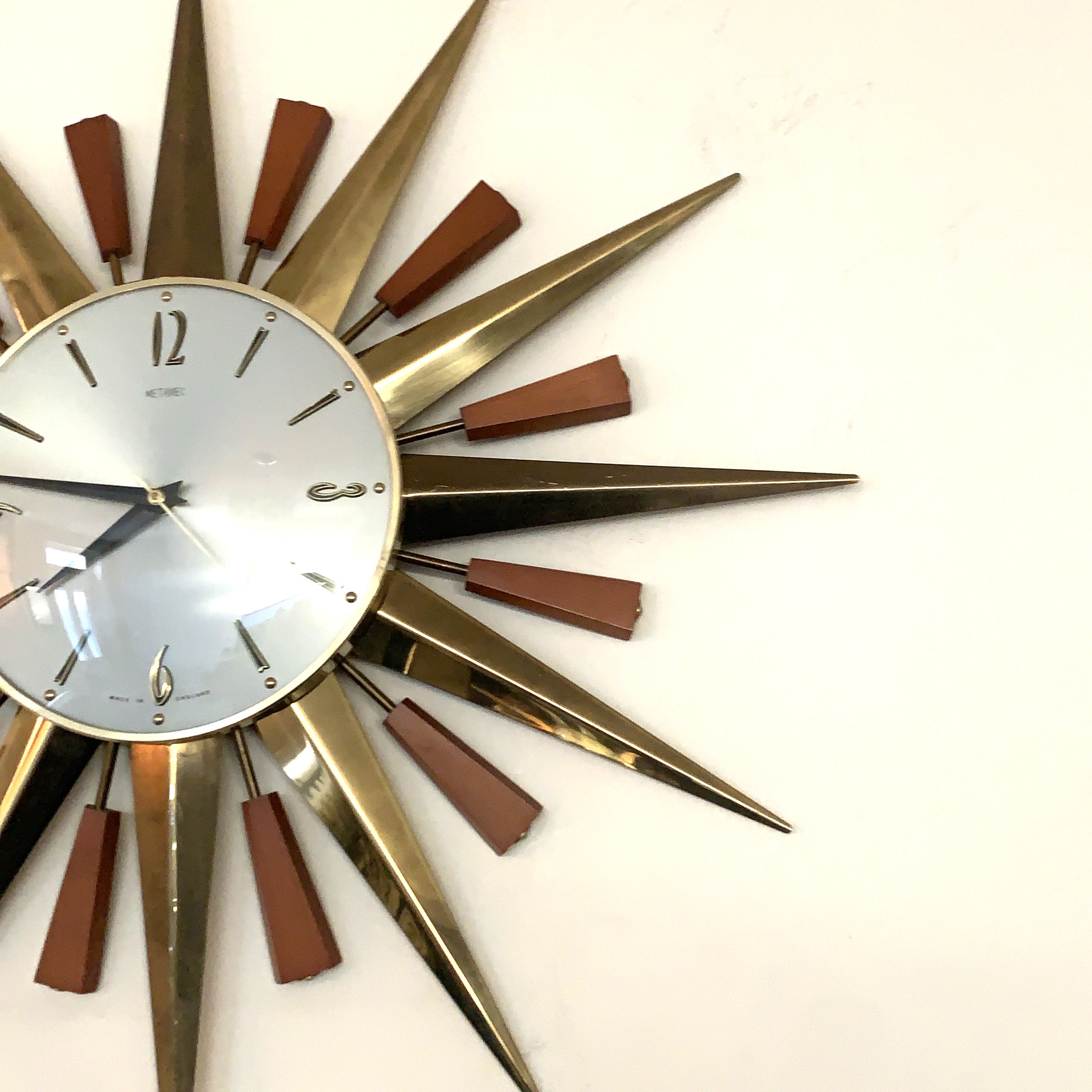 Metamec 5629 Starburst Wall Clock — Teak & Brass, Original Hands, 1960s
