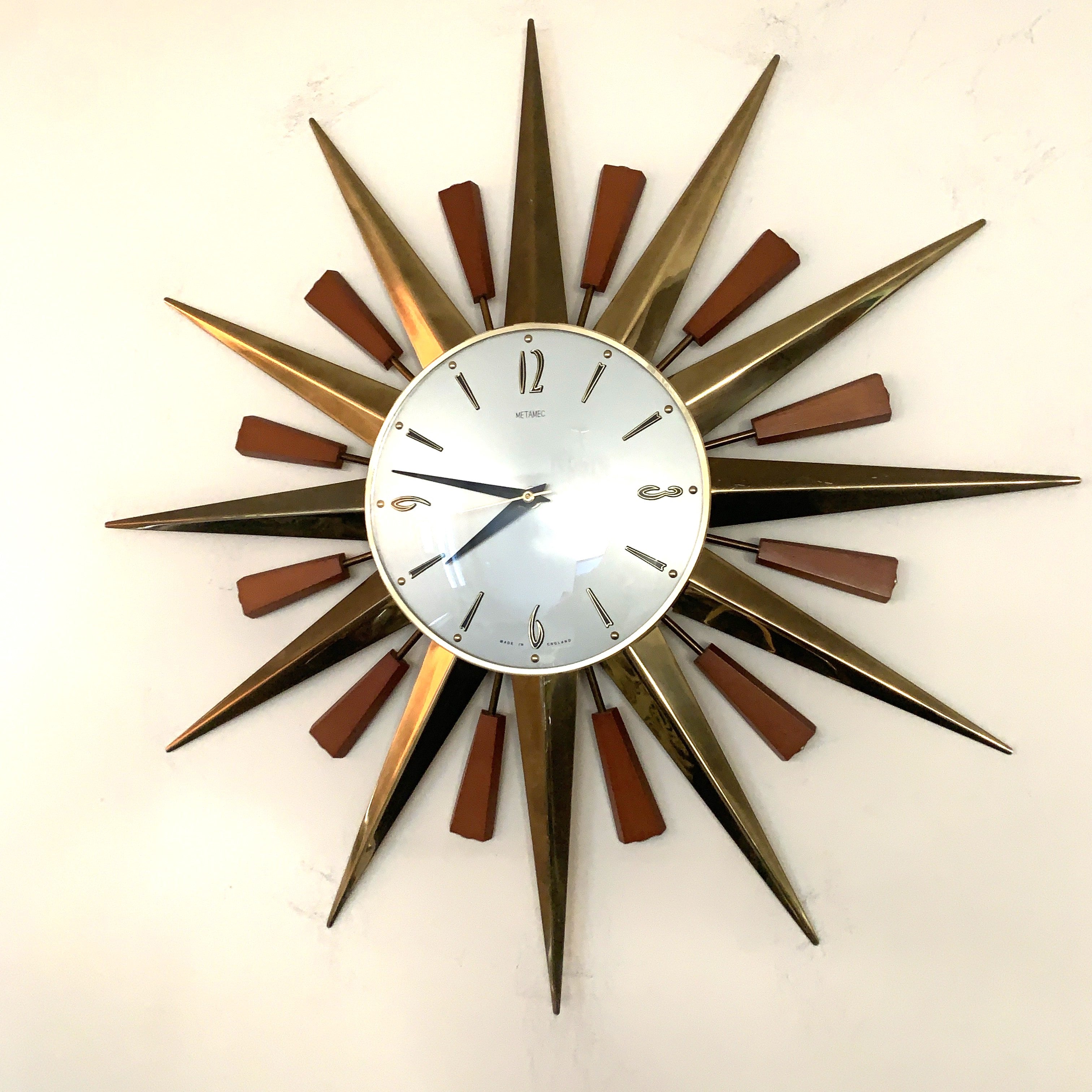 Metamec 5629 Starburst Wall Clock — Teak & Brass, Original Hands, 1960s