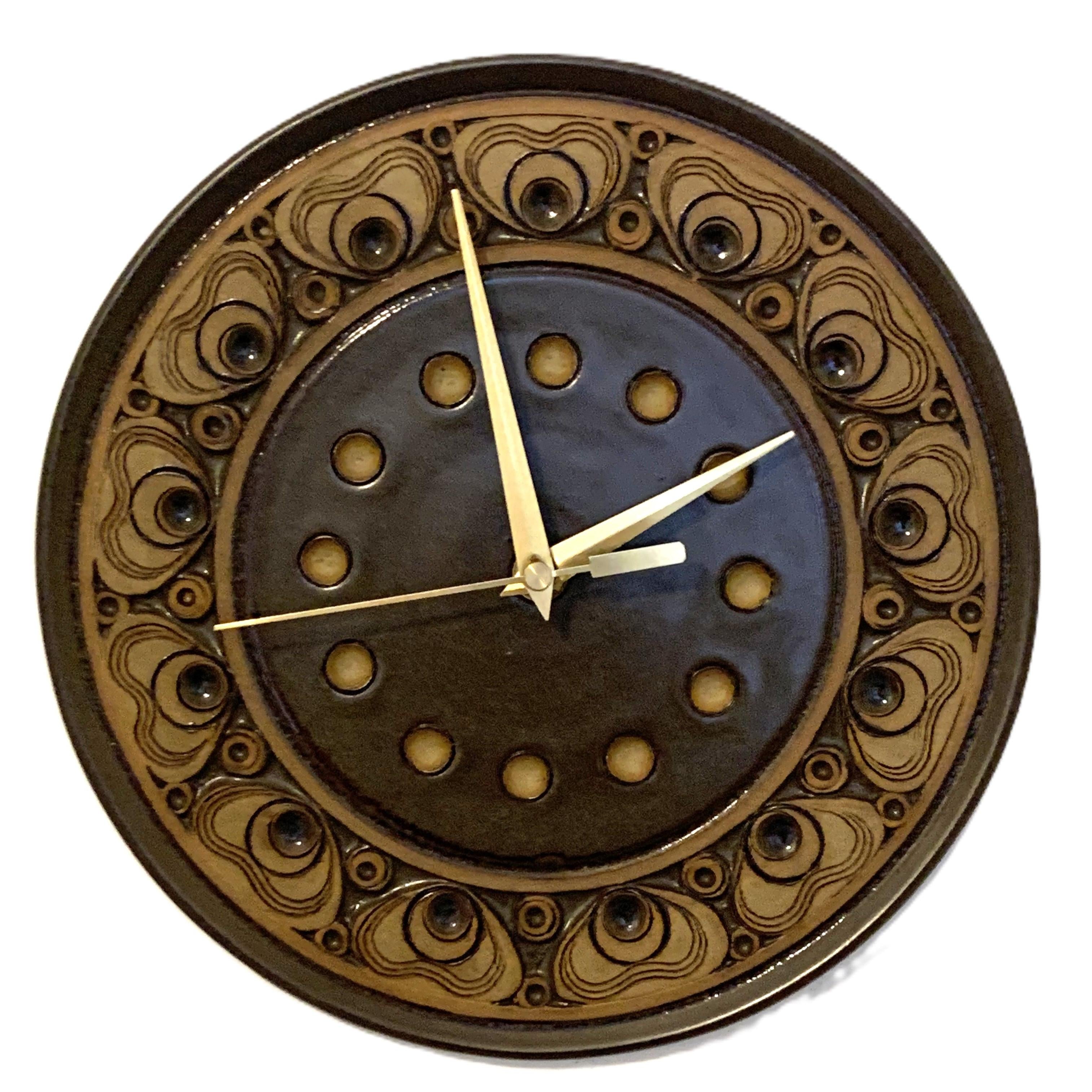 Jersey Pottery Wall Clock – 1970s Channel Islands Sgraffito Brown Ceramic Plate 10 Inch Quartz