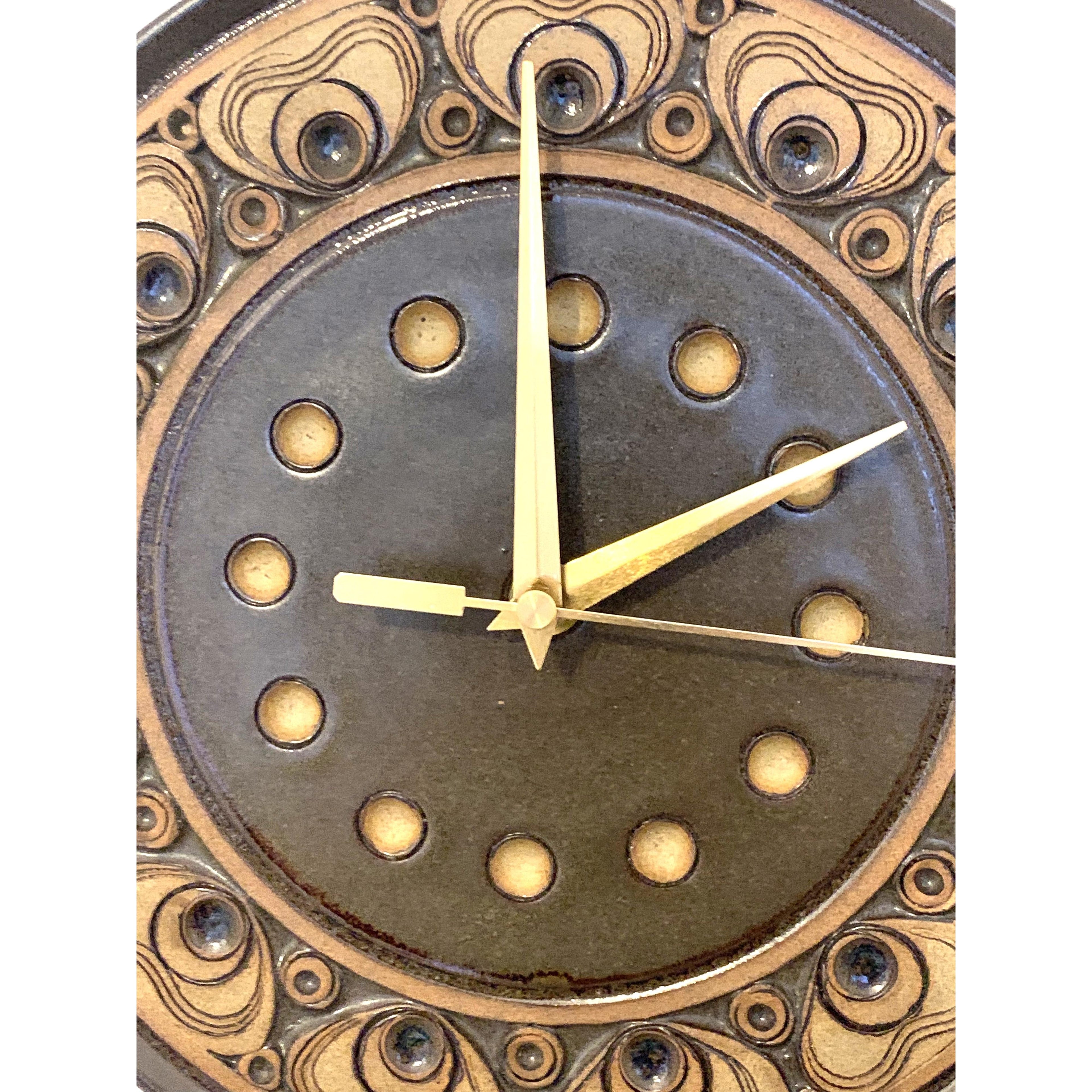 Jersey Pottery Wall Clock – 1970s Channel Islands Sgraffito Brown Ceramic Plate 10 Inch Quartz