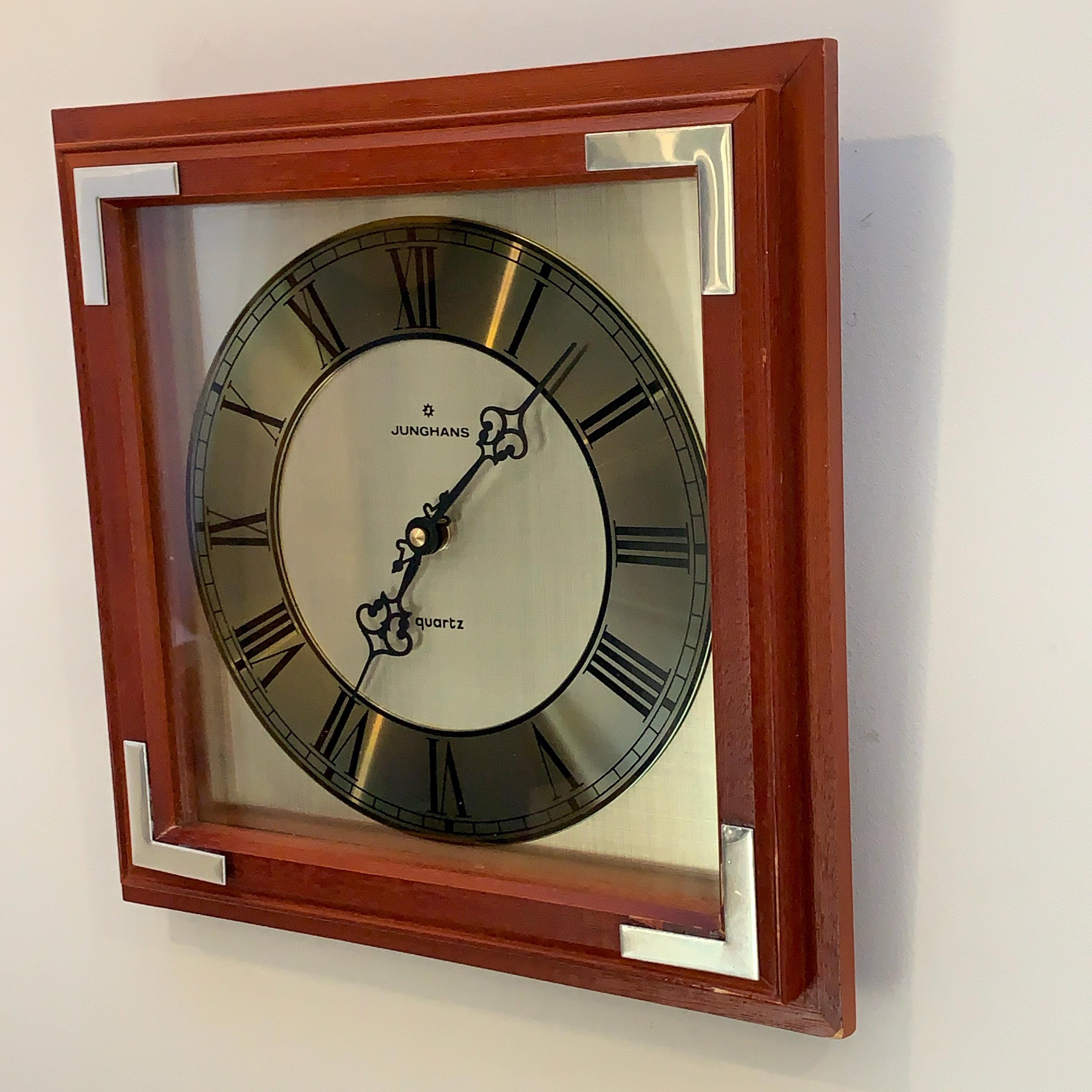 Junghans Wall Clock, Red Oak Case, Roman Numerals, German Quartz, 1970s–1980s, 11.25 Inch