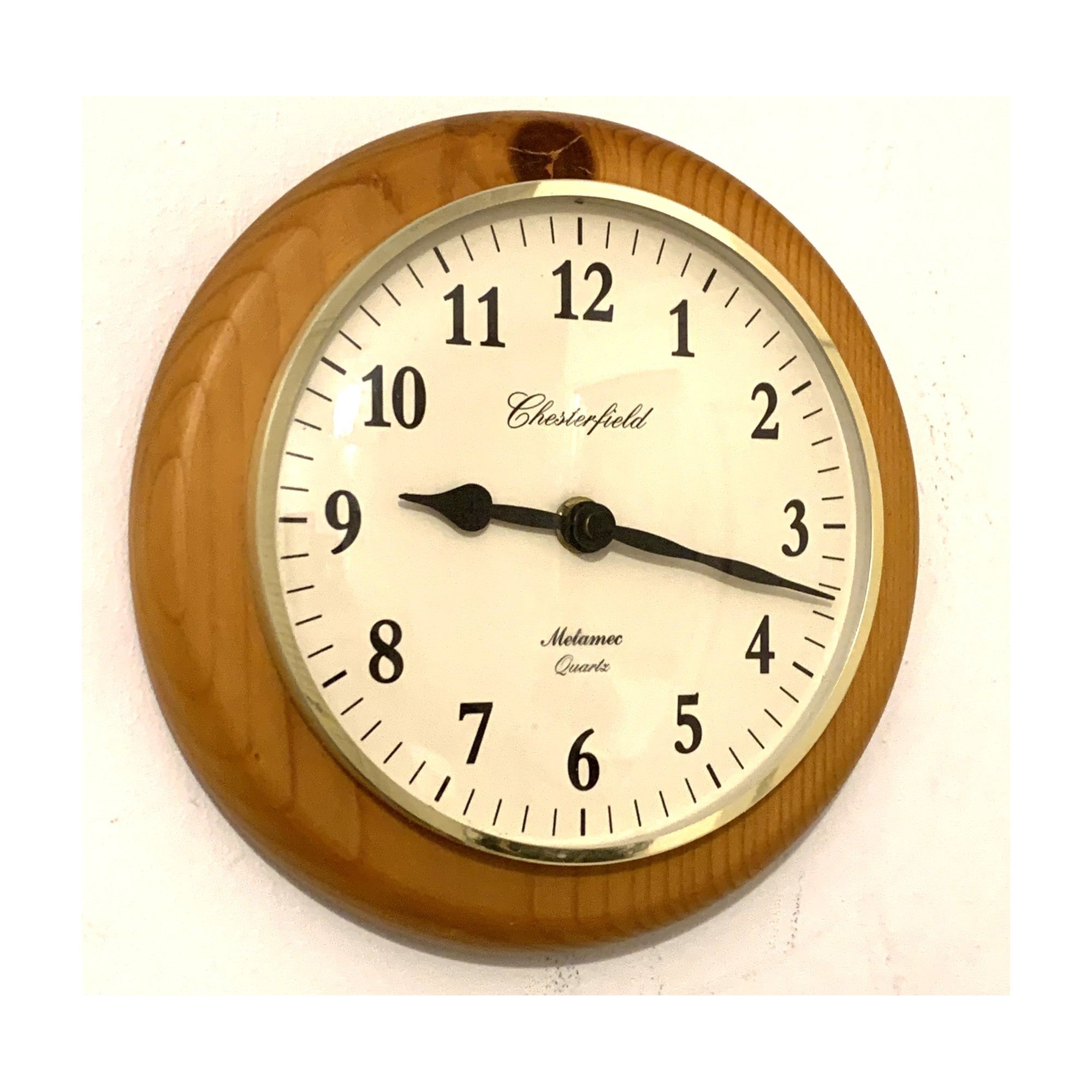 Metamec Chesterfield Wall Clock – Vintage Pine Wood Brass Bezel Arabic Numeral Quartz 7½ Inch