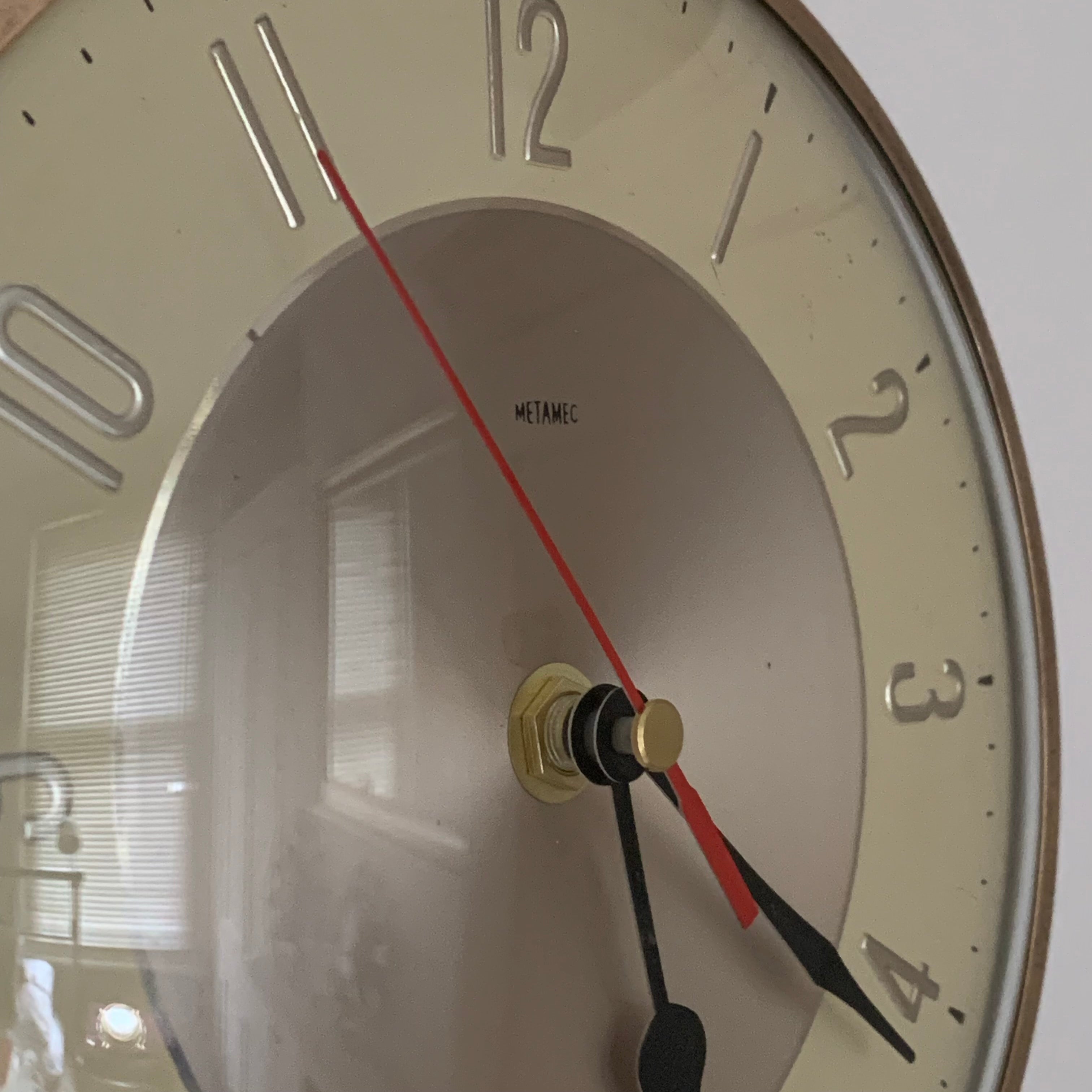 Metamec Model 3857 Wall Clock – 1960s Cream Gold Kitchen Clock Quartz Converted Made in England