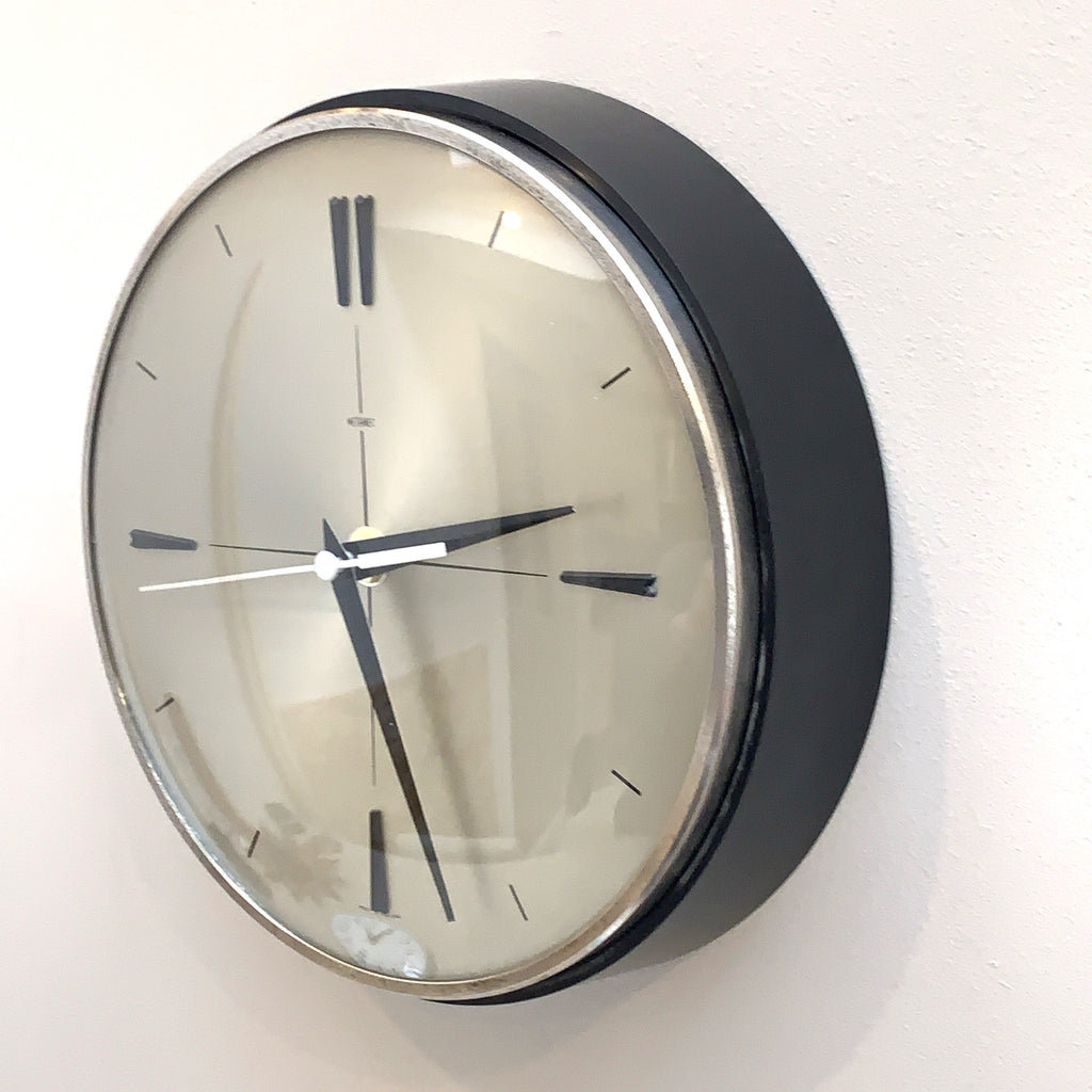 Metamec Model 430 Wall Clock – 1960s Black Bakelite Chrome Bezel Silver Dial Quartz Made in England