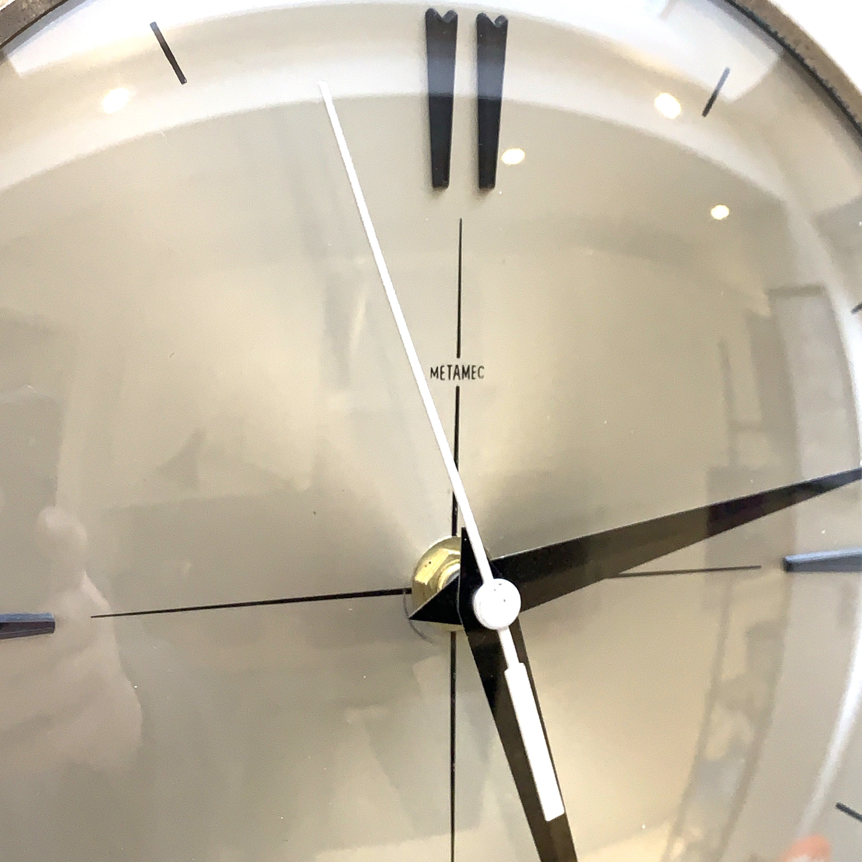 Metamec Model 430 Wall Clock – 1960s Black Bakelite Chrome Bezel Silver Dial Quartz Made in England