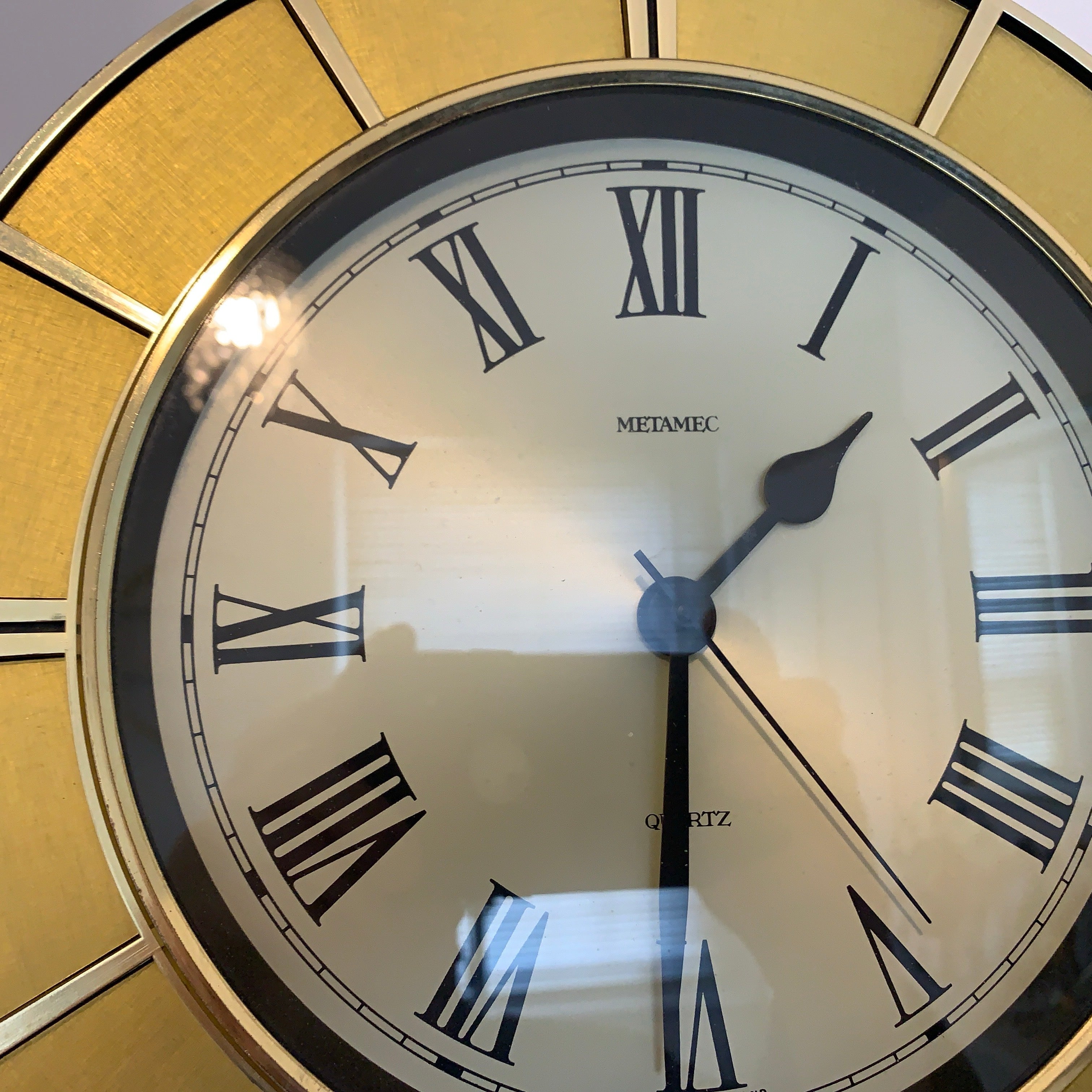Metamec Model 4632 Wall Clock – 1979 Gold Tone Segmented Ring Roman Numeral 12 Inch Made in England