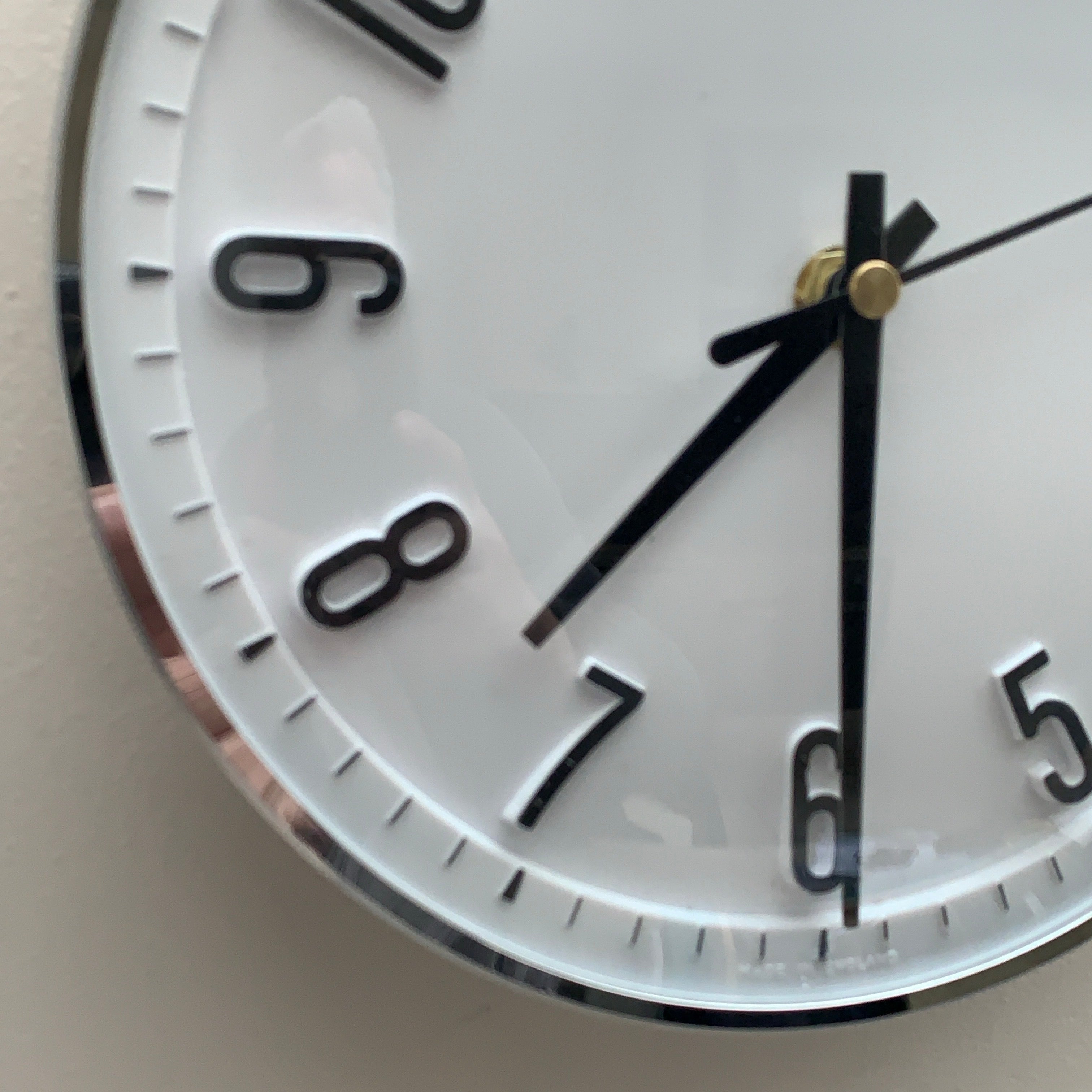 Metamec Model 5868 Wall Clock – 1960s White Chrome Bezel Arabic Numeral All Black Hands 8 Inch