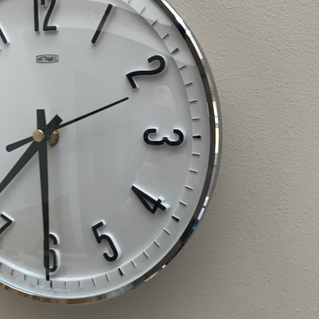 Metamec Model 5868 Wall Clock – 1960s White Chrome Bezel Arabic Numeral All Black Hands 8 Inch