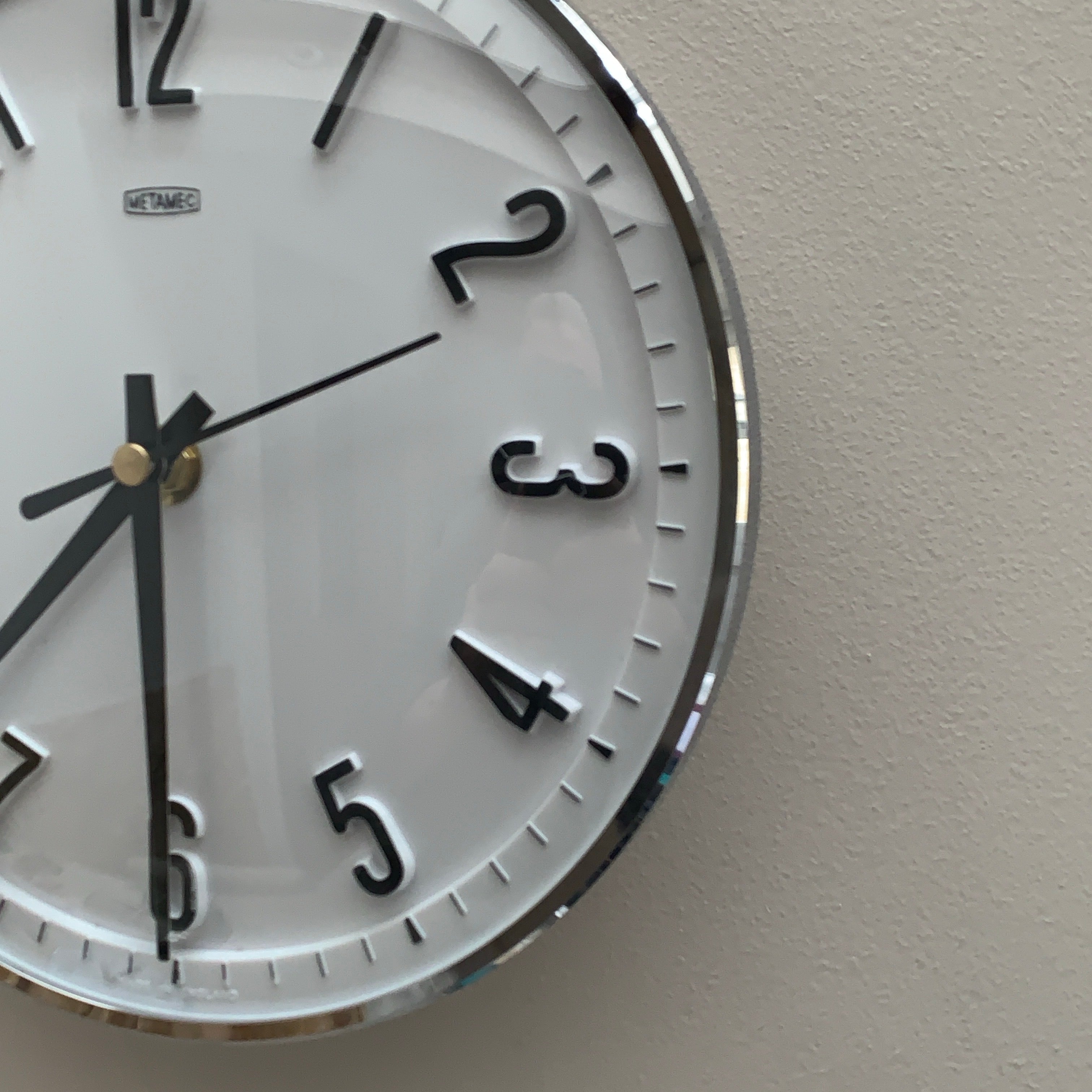 Metamec Model 5868 Wall Clock – 1960s White Chrome Bezel Arabic Numeral All Black Hands 8 Inch