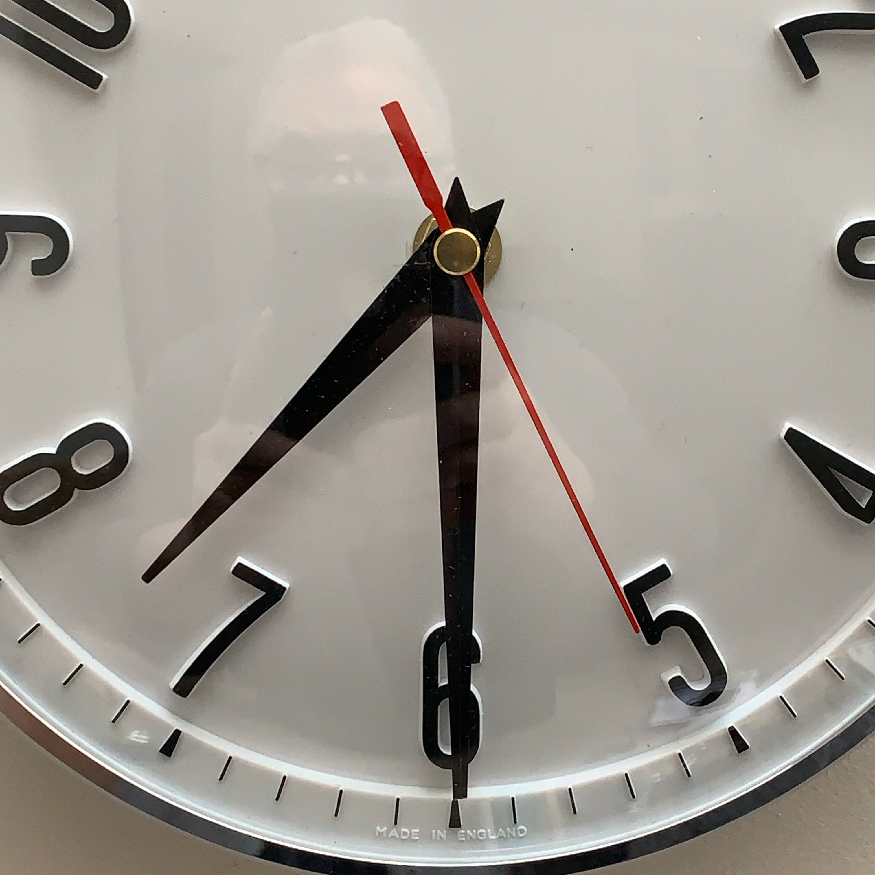 Metamec Model 5868 Wall Clock – 1960s White Chrome Bezel Arabic Numeral New Quartz 8 Inch England