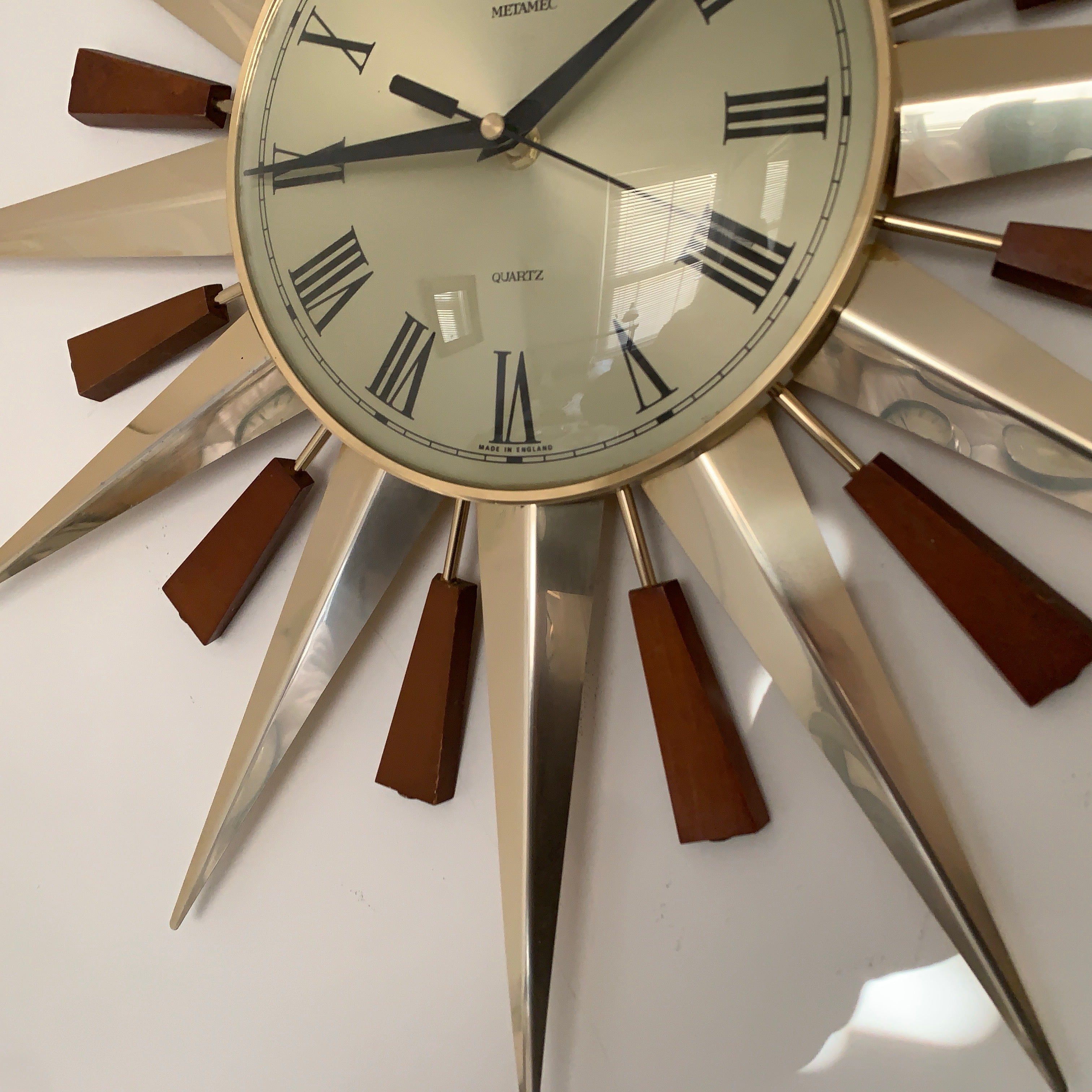 Metamec Model 5892 Starburst Wall Clock – 1960s Brass Edition Teak Brass Roman Numeral Quartz