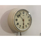 Metamec Model 747 Wall Clock Vintage 1950s Cream Bakelite Flat Glass