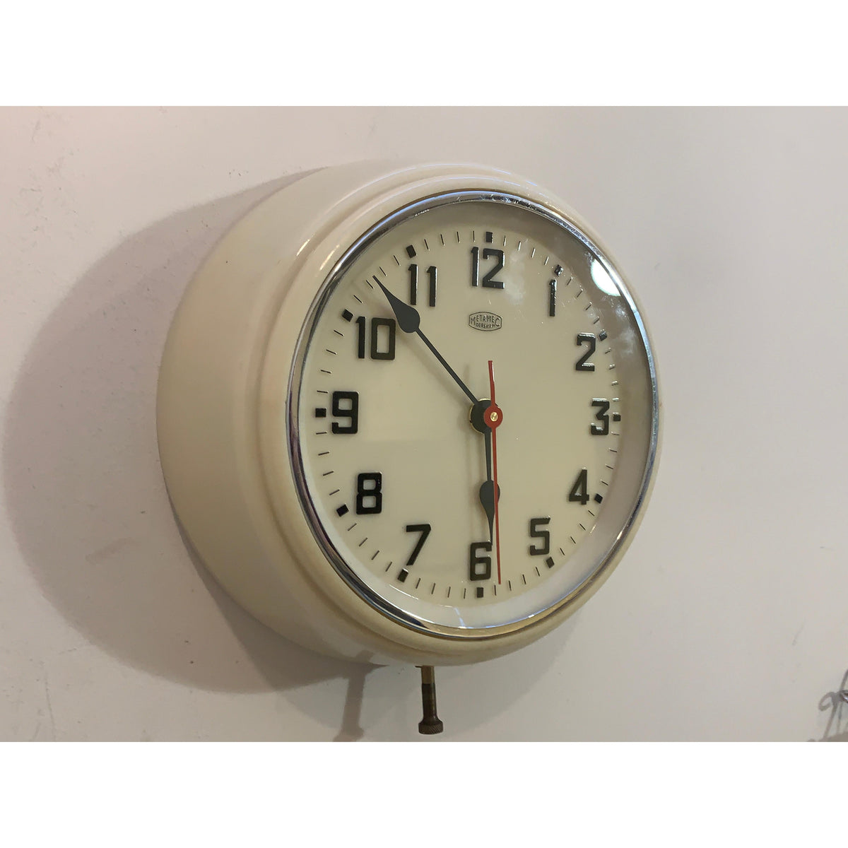 Metamec Model 747 Wall Clock Vintage 1950s Cream Bakelite Flat Glass