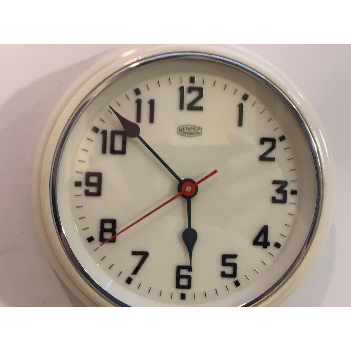 Metamec Model 747 Wall Clock Vintage 1950s Cream Bakelite Flat Glass