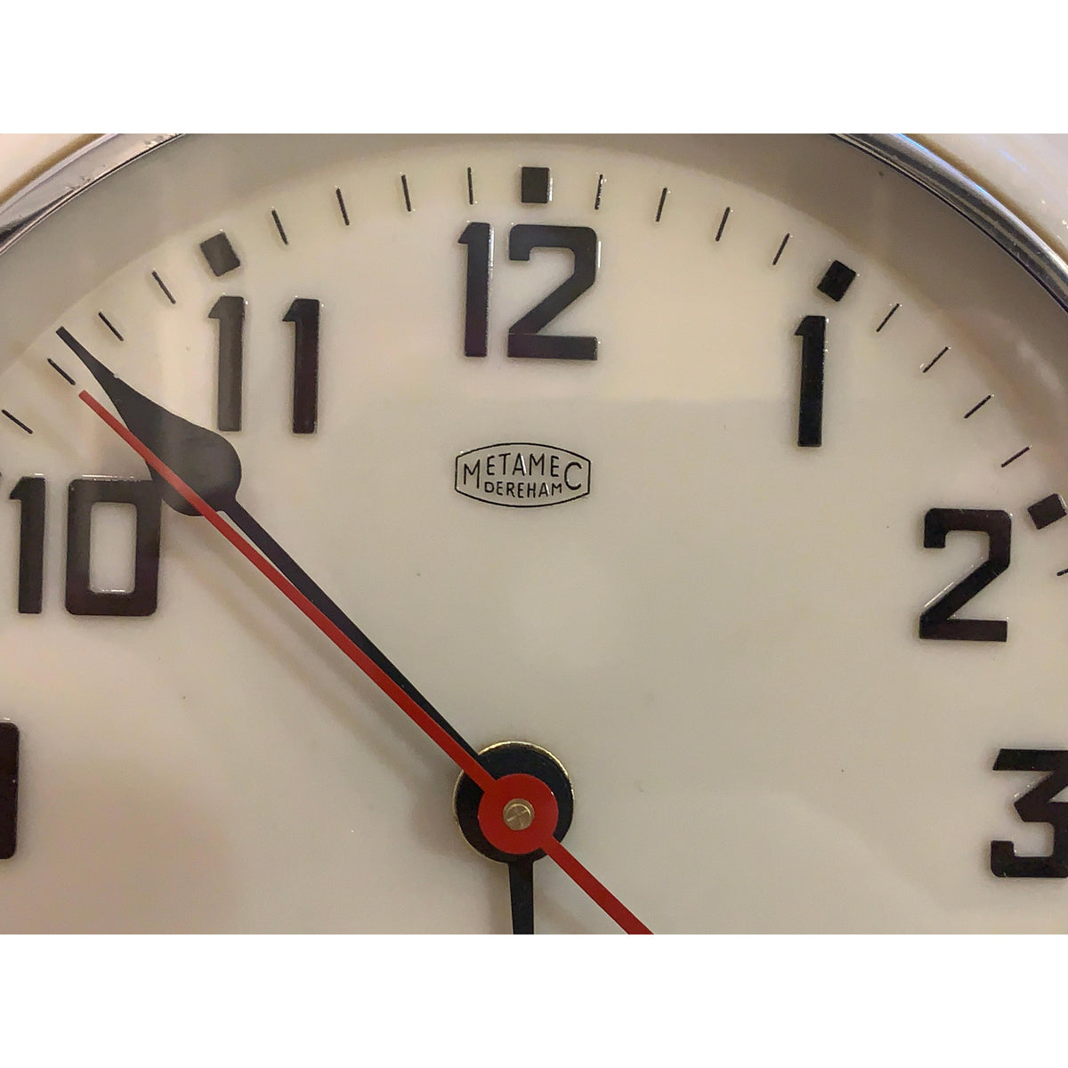 Metamec Model 747 Wall Clock Vintage 1950s Cream Bakelite Flat Glass