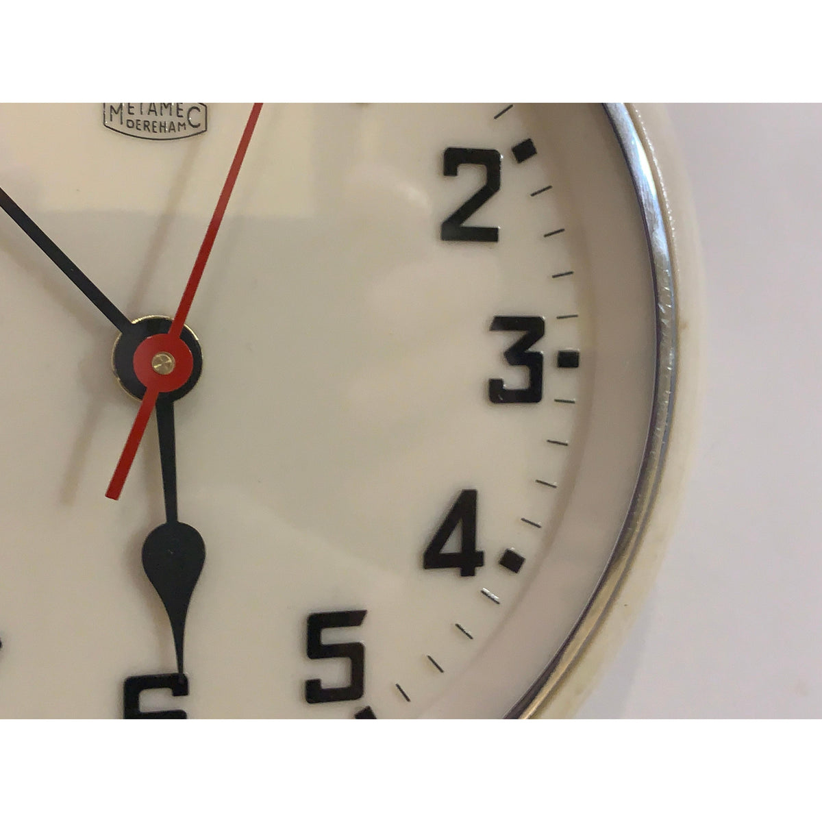 Metamec Model 747 Wall Clock Vintage 1950s Cream Bakelite Flat Glass