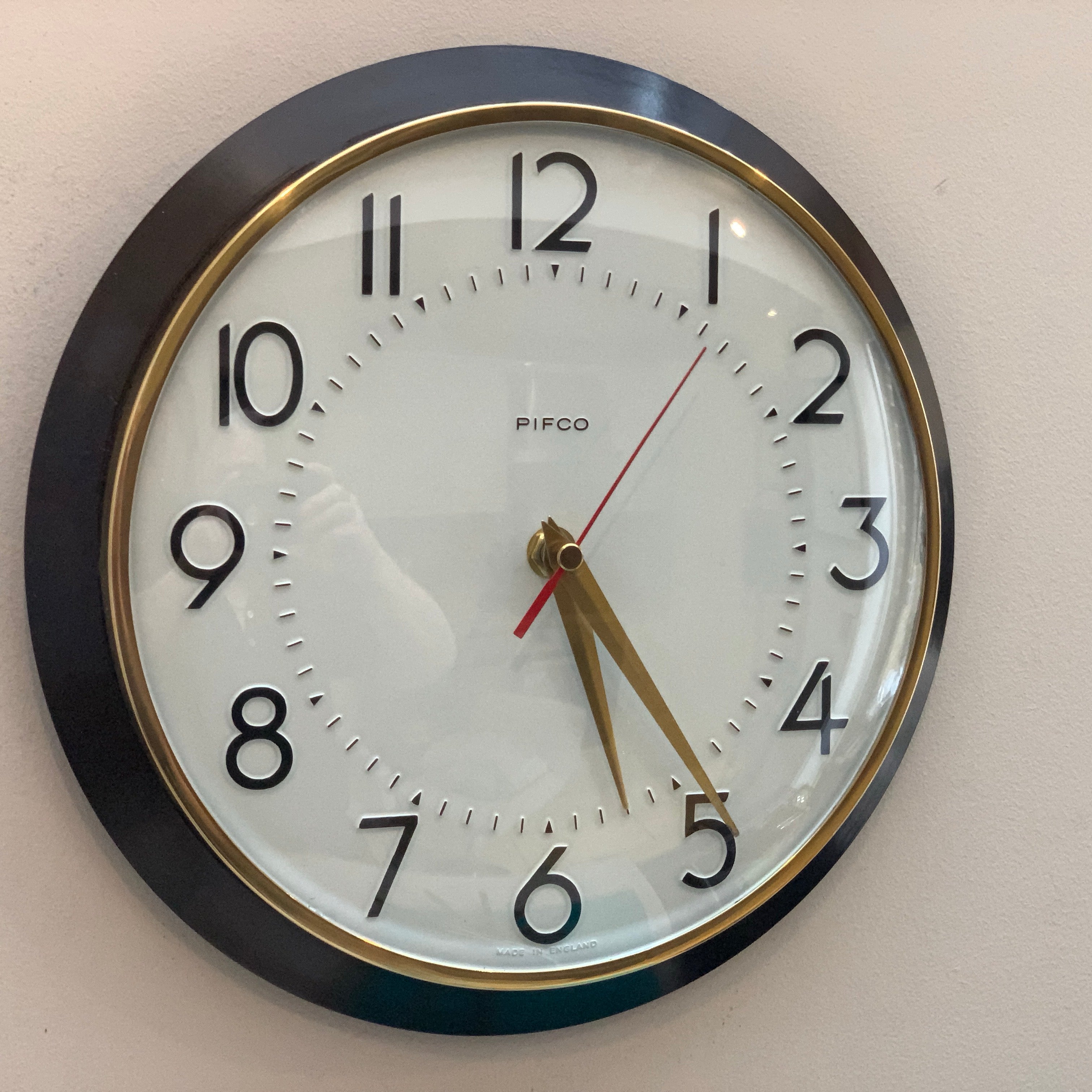 Pifco Metamec Bakelite Wall Clock, 1960s, Brown, Brass Bezel, Gold and Red Hands, England