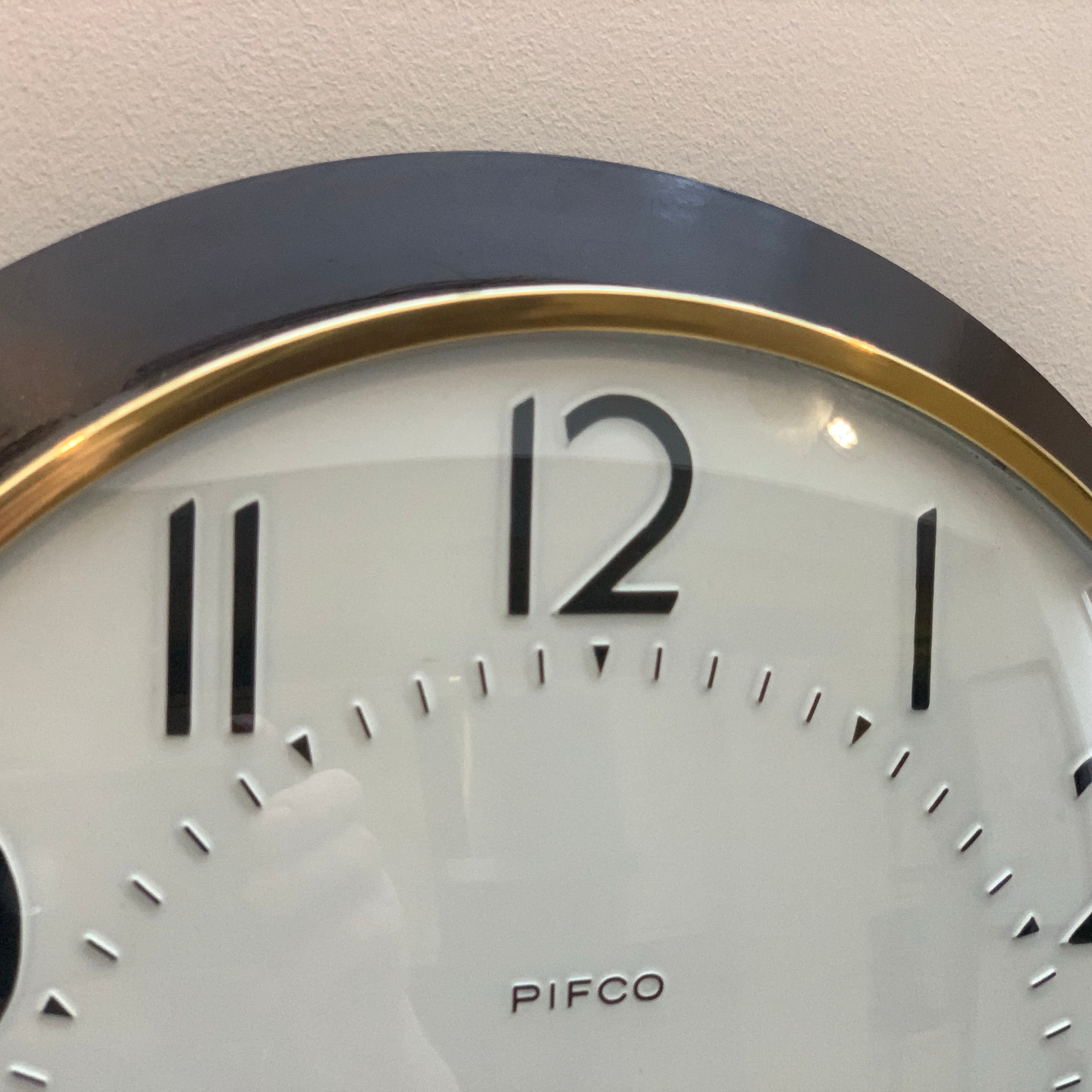 Pifco Metamec Bakelite Wall Clock, 1960s, Brown, Brass Bezel, Gold and Red Hands, England