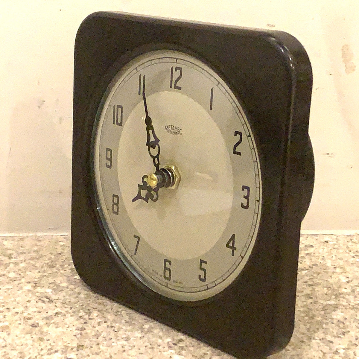 Rare 1952 Metamec Bakelite Mantel Clock, Model 748, Quartz Movement, Art Deco Style