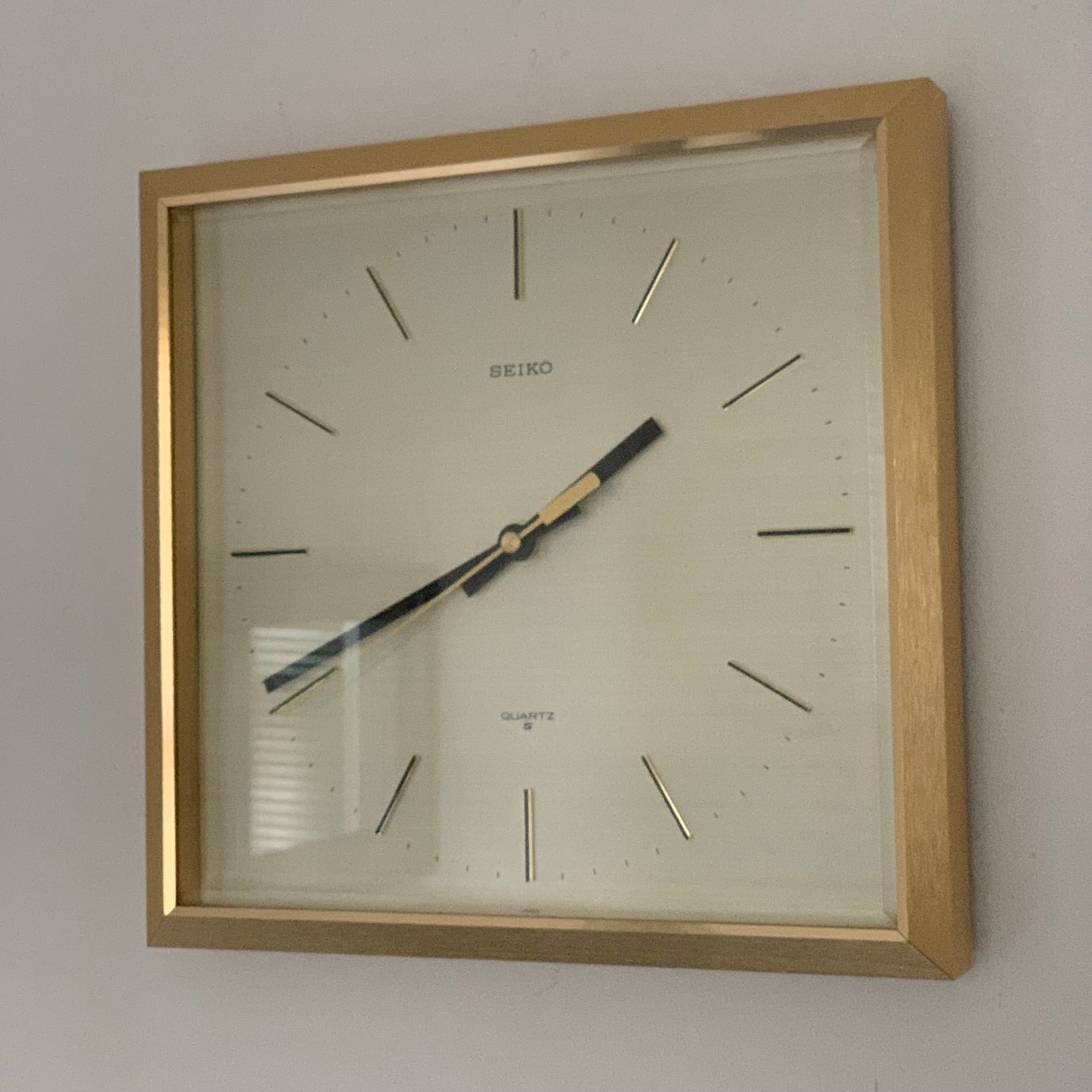 Seiko QA211D Square Wall Clock – 1970s Gold Tone Brass Frame Textured Dial Original Hands 11 Inch