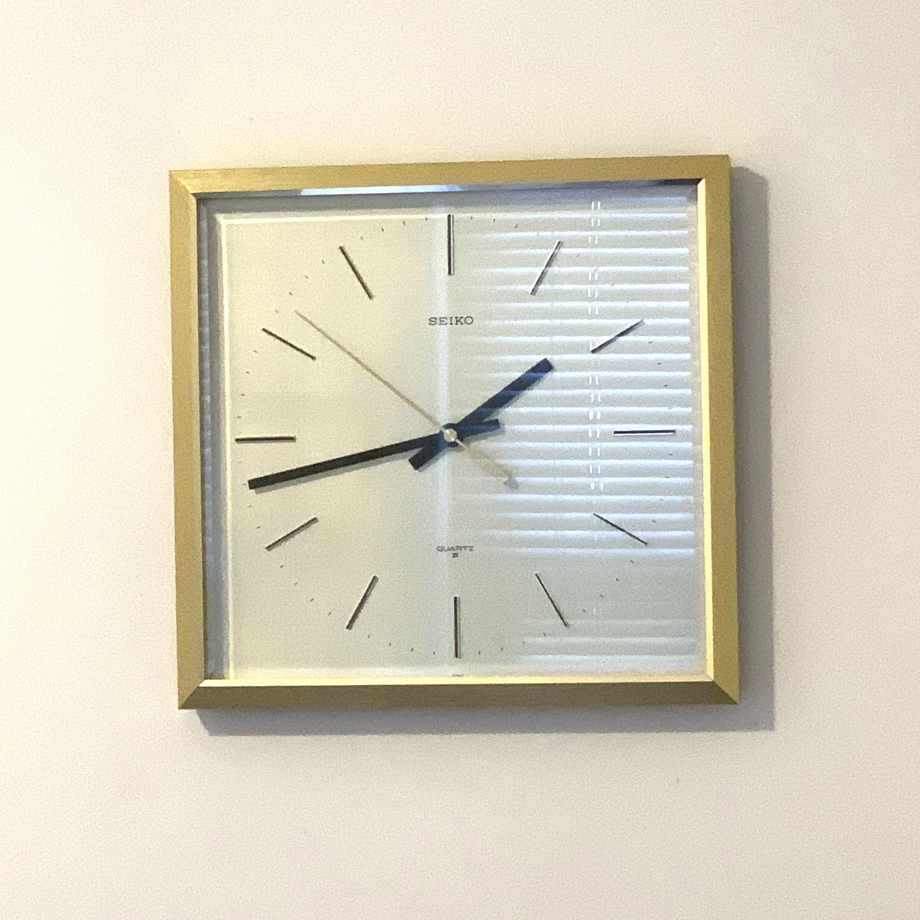 Seiko QA211D Square Wall Clock – 1970s Gold Tone Brass Frame Textured Dial Original Hands 11 Inch