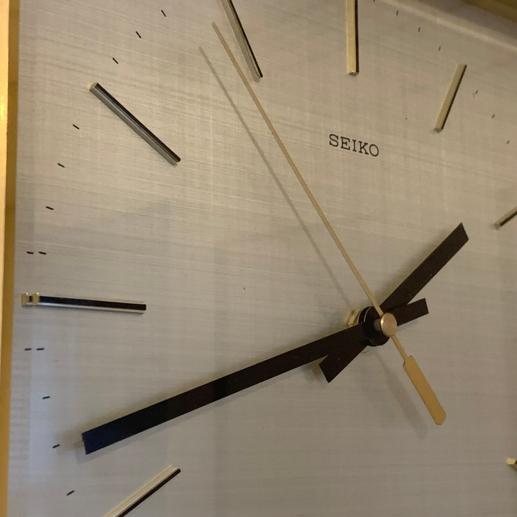 Seiko QA211D Square Wall Clock – 1970s Gold Tone Brass Frame Textured Dial Original Hands 11 Inch