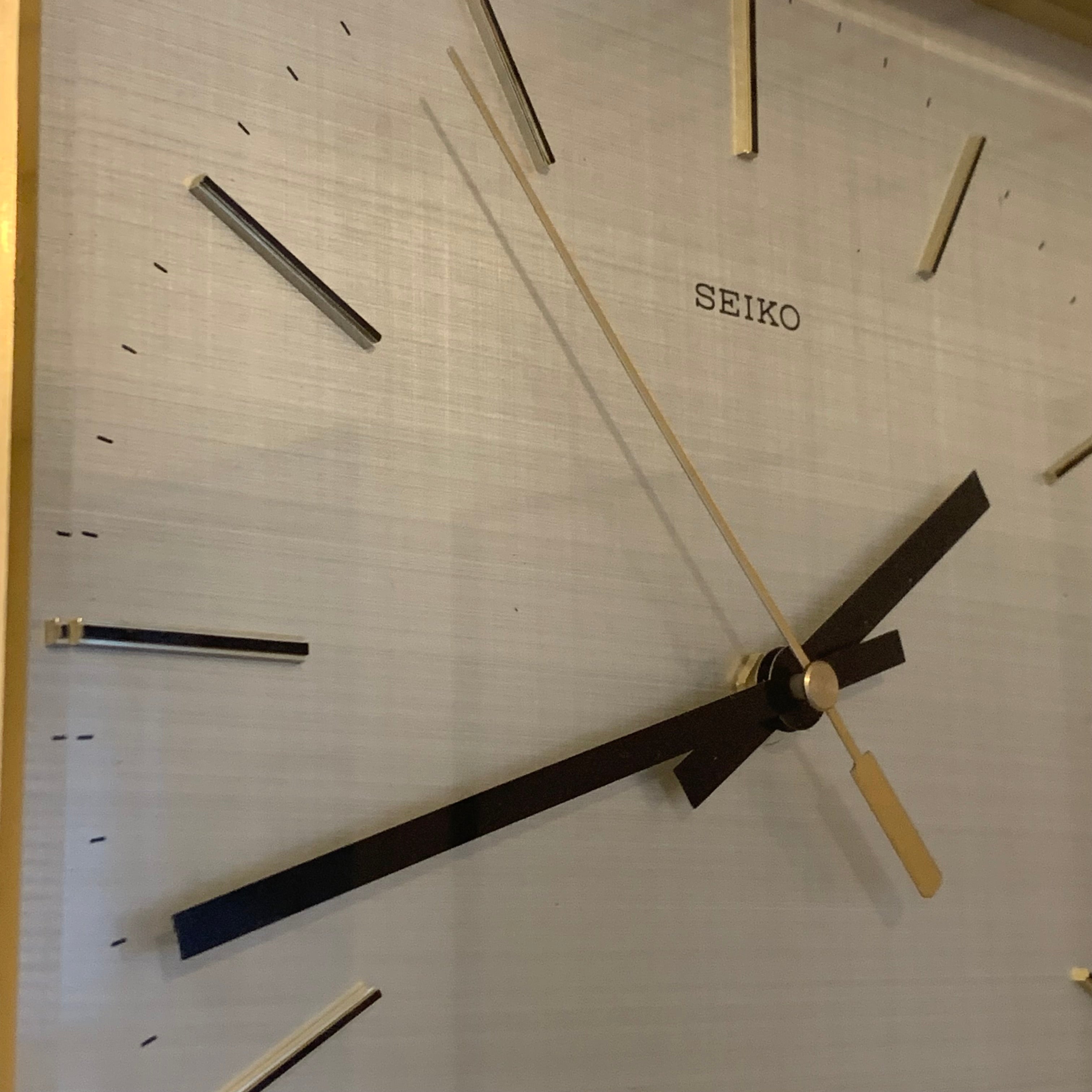 Seiko QA211D Square Wall Clock – 1970s Gold Tone Brass Frame Textured Dial Original Hands 11 Inch