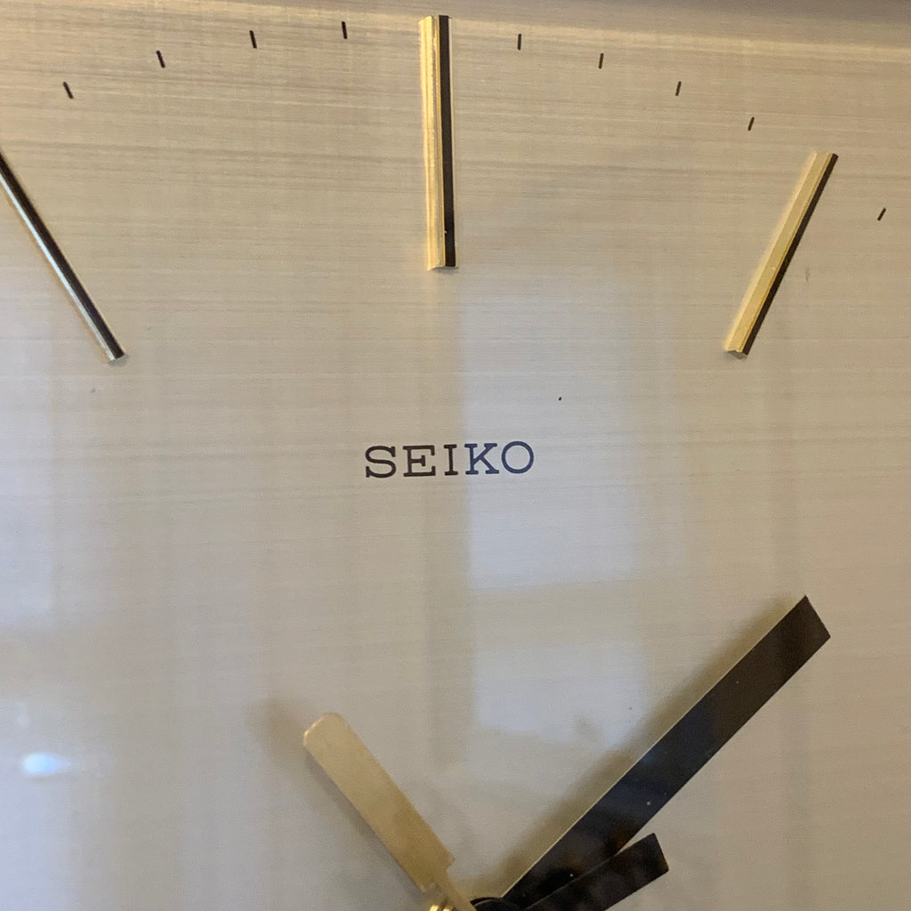 Seiko QA211D Square Wall Clock – 1970s Gold Tone Brass Frame Textured Dial Original Hands 11 Inch