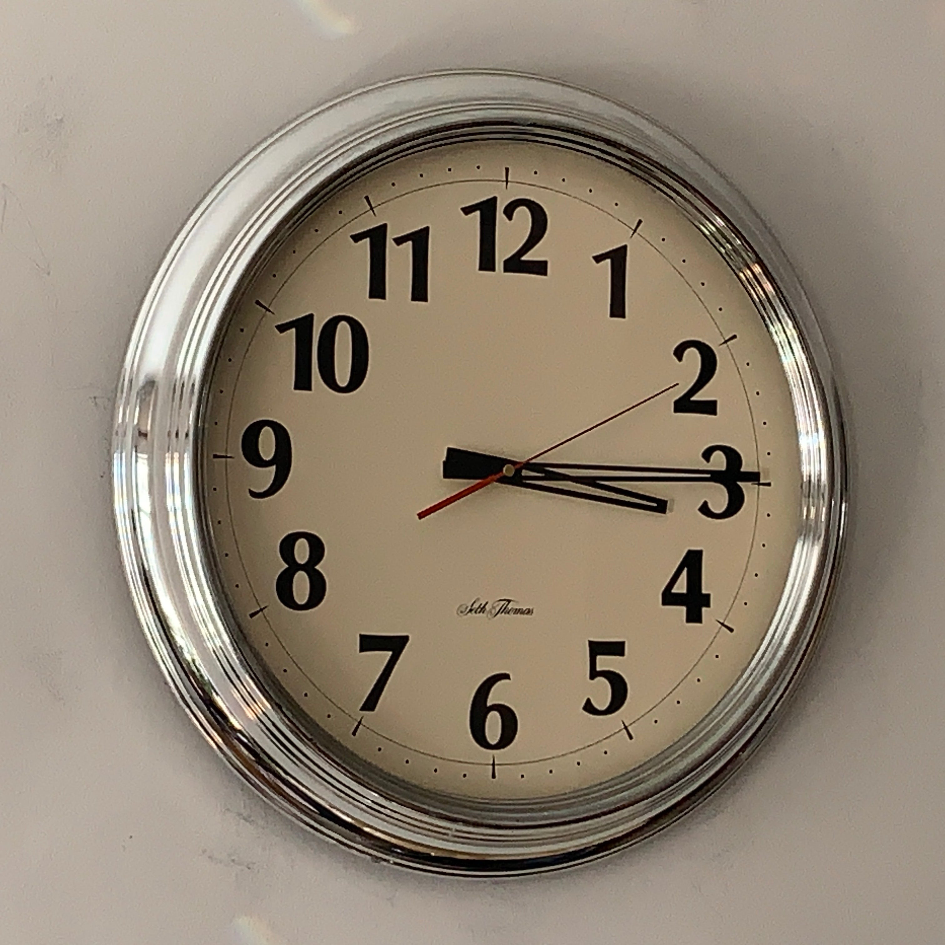 Seth Thomas Manager 16Q Chrome Wall Clock – 18.25 Inch Retro Statement Piece