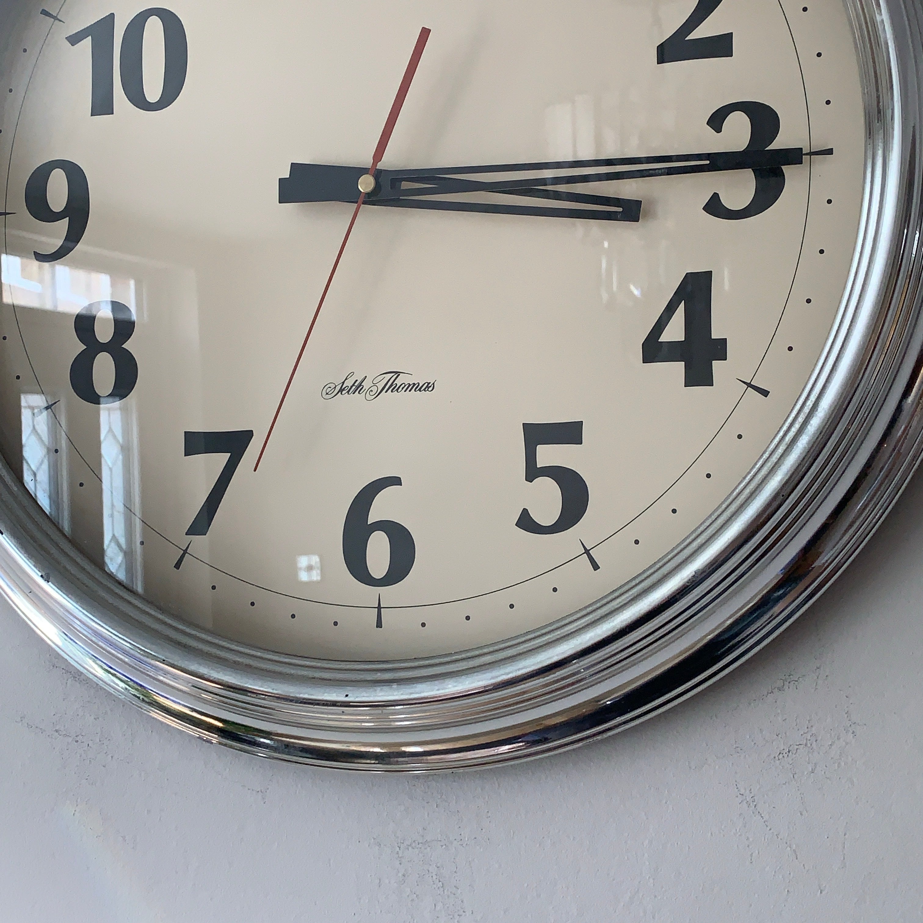 Seth Thomas Manager 16Q Chrome Wall Clock – 18.25 Inch Retro Statement Piece