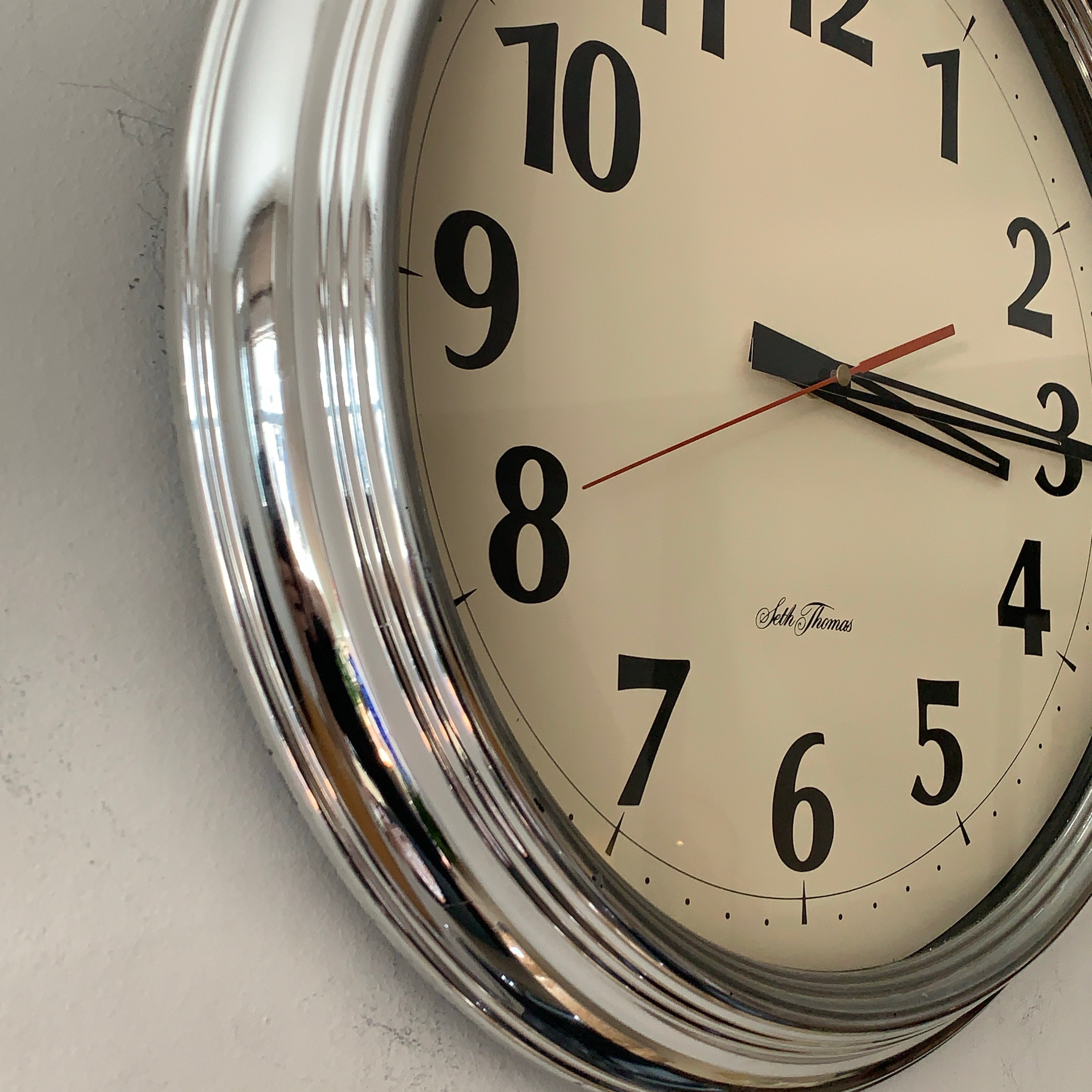Seth Thomas Manager 16Q Chrome Wall Clock – 18.25 Inch Retro Statement Piece