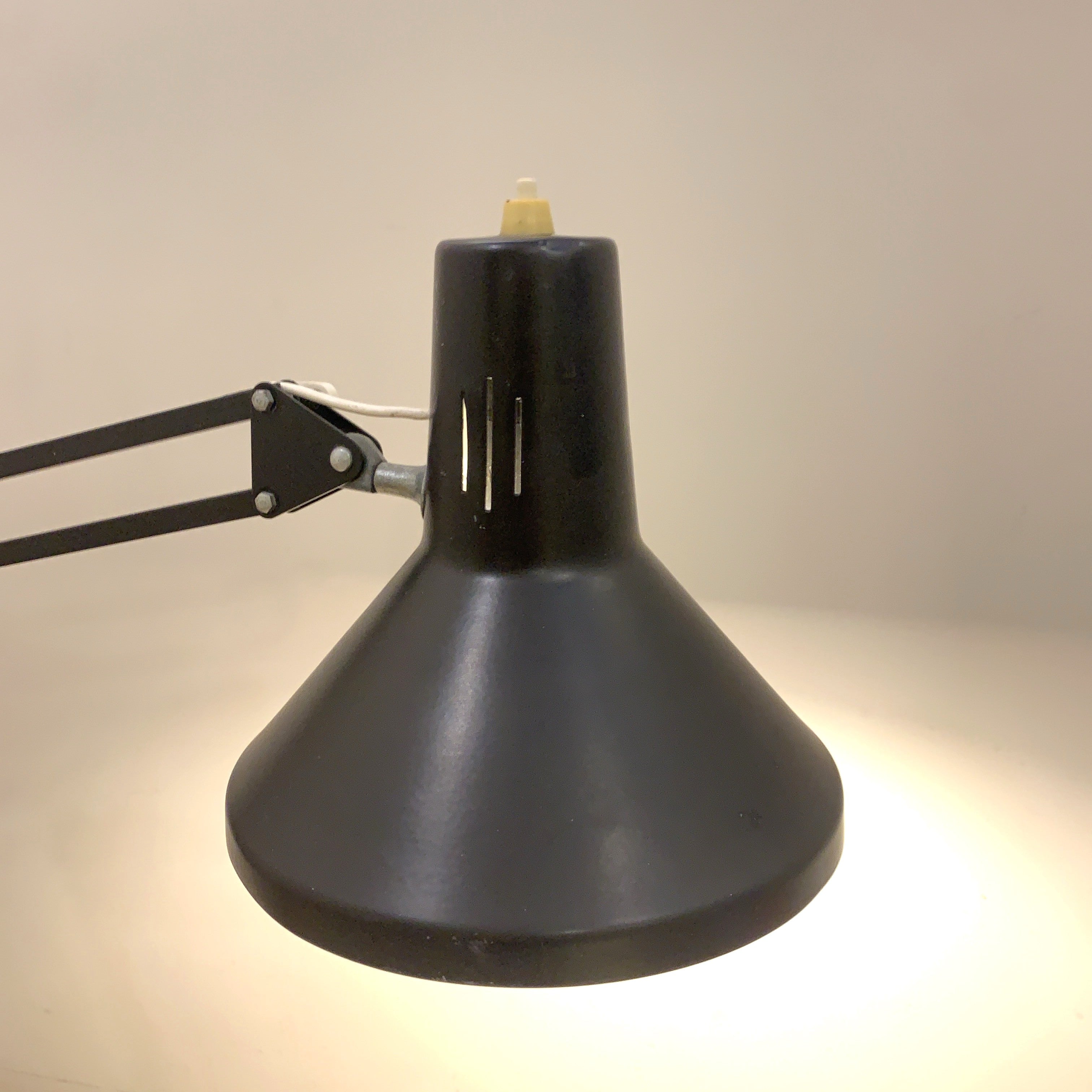Twist T1 Architect Desk Lamp – 1970s Black Lacquered Steel Parallelogram Arm French 70cm