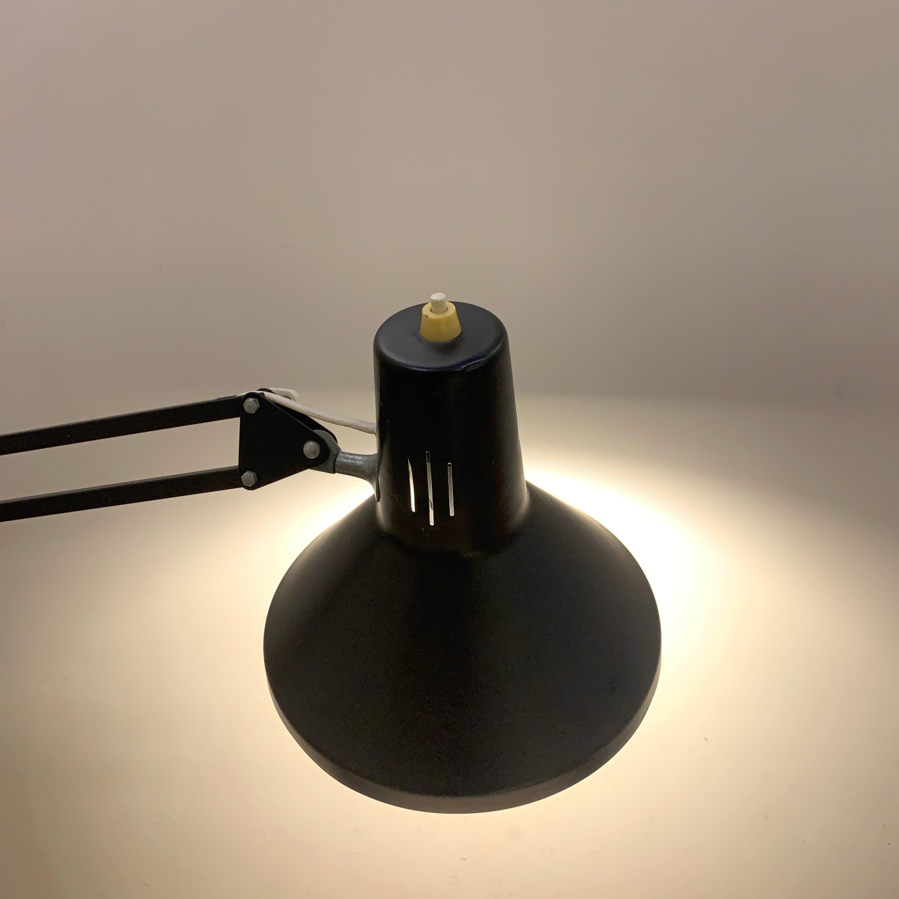 Twist T1 Architect Desk Lamp – 1970s Black Lacquered Steel Parallelogram Arm French 70cm