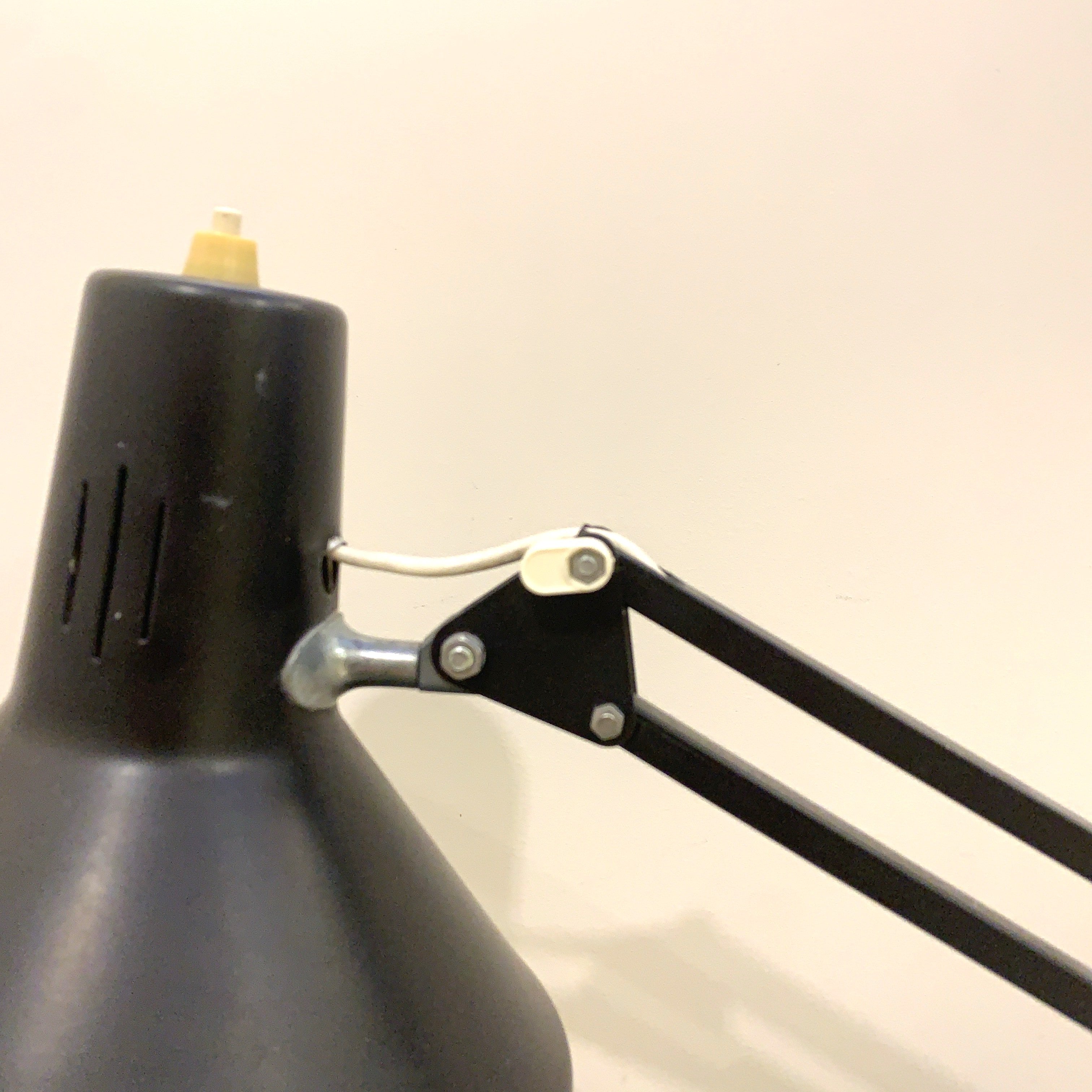 Twist T1 Architect Desk Lamp – 1970s Black Lacquered Steel Parallelogram Arm French 70cm