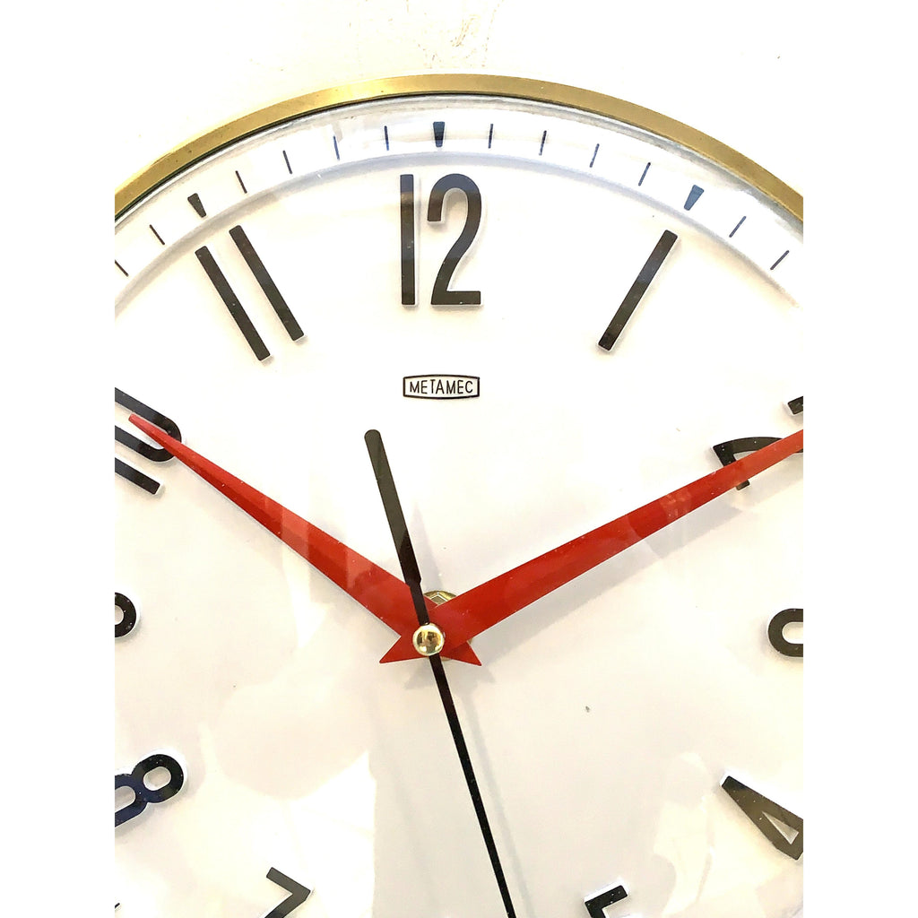 Metamec Model 5868 Wall Clock, 1960s, White Brass Bezel, Red Hands, Arabic Numerals, Quartz