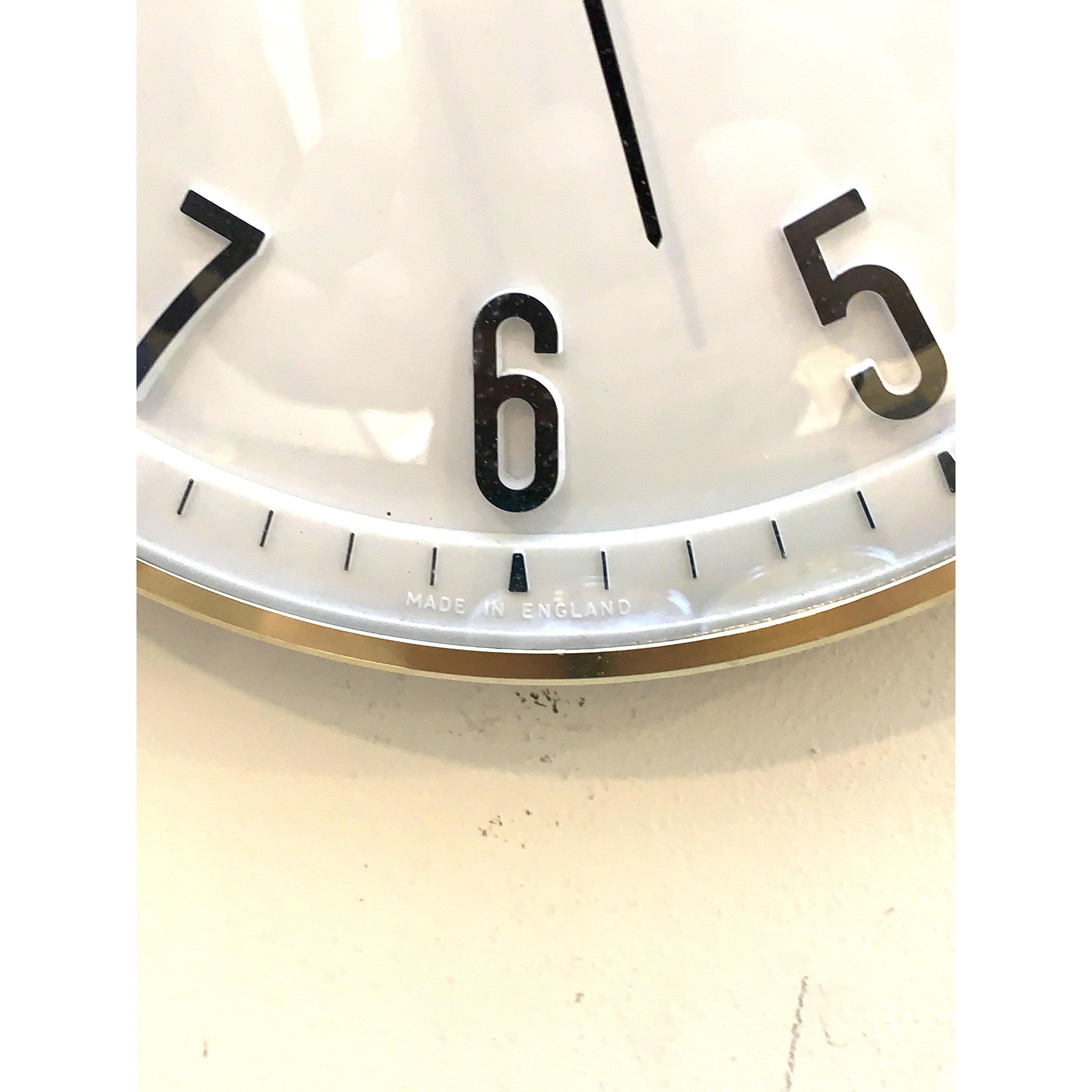 Metamec Model 5868 Wall Clock, 1960s, White Brass Bezel, Red Hands, Arabic Numerals, Quartz