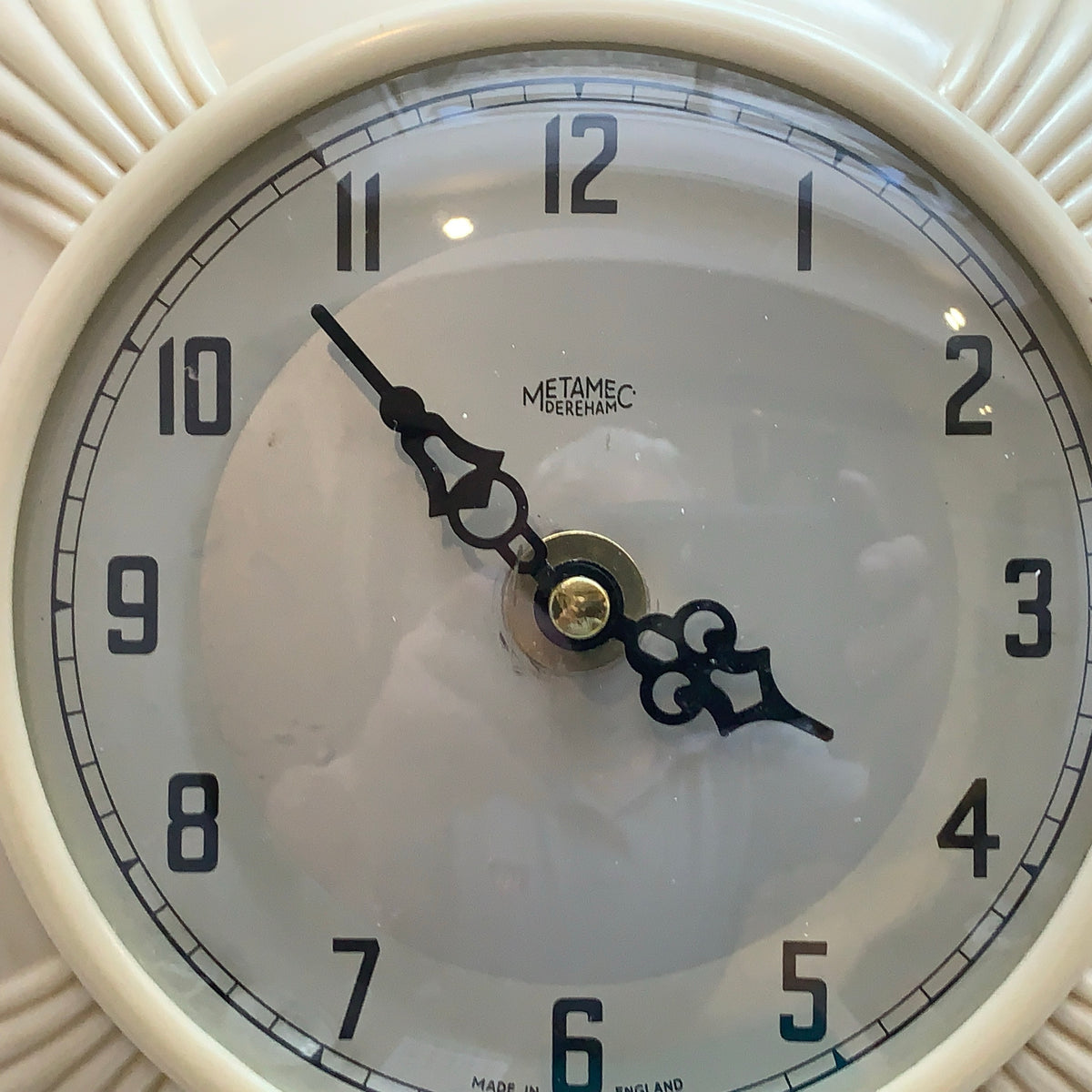 Metamec 755 Cream Bakelite Wall Clock — 1960s Art Deco, Restored Quartz