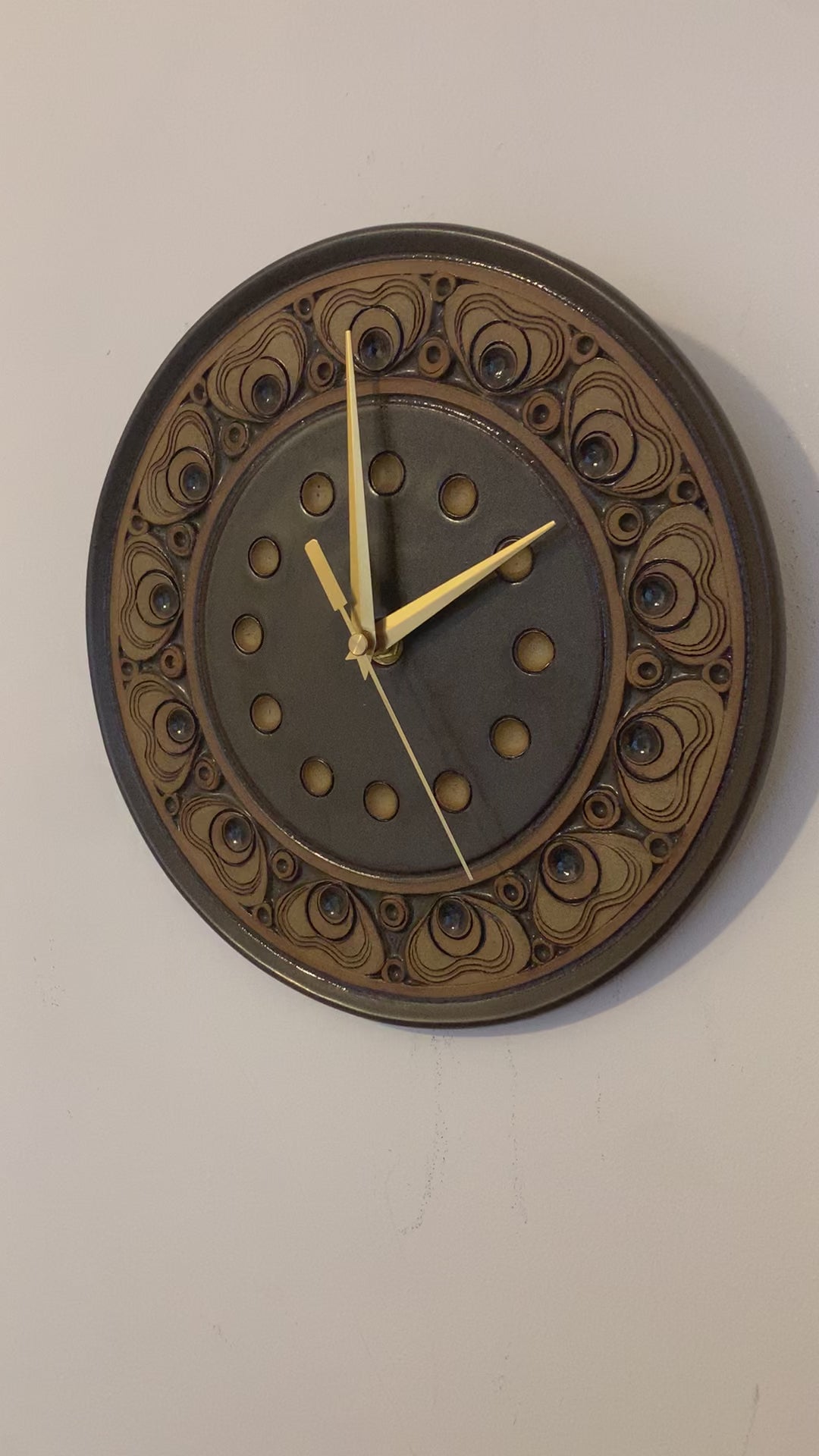Jersey Pottery Wall Clock – 1970s Channel Islands Sgraffito Brown Ceramic Plate 10 Inch Quartz